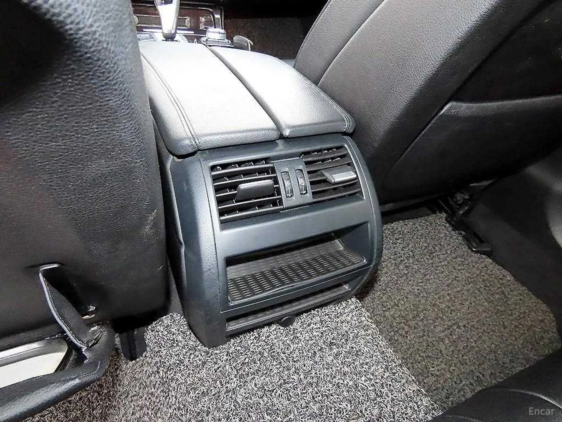 BMW 5 Series (F10) превью 16
