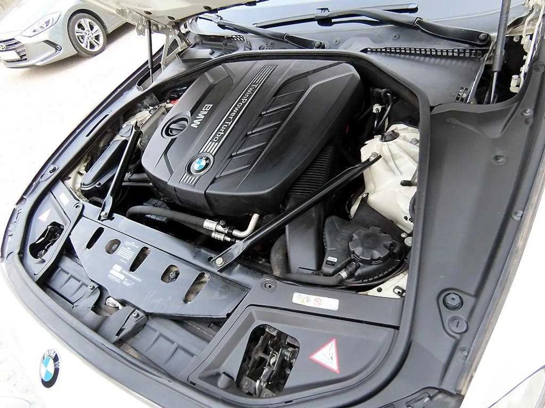 BMW 5 Series (F10) превью 18