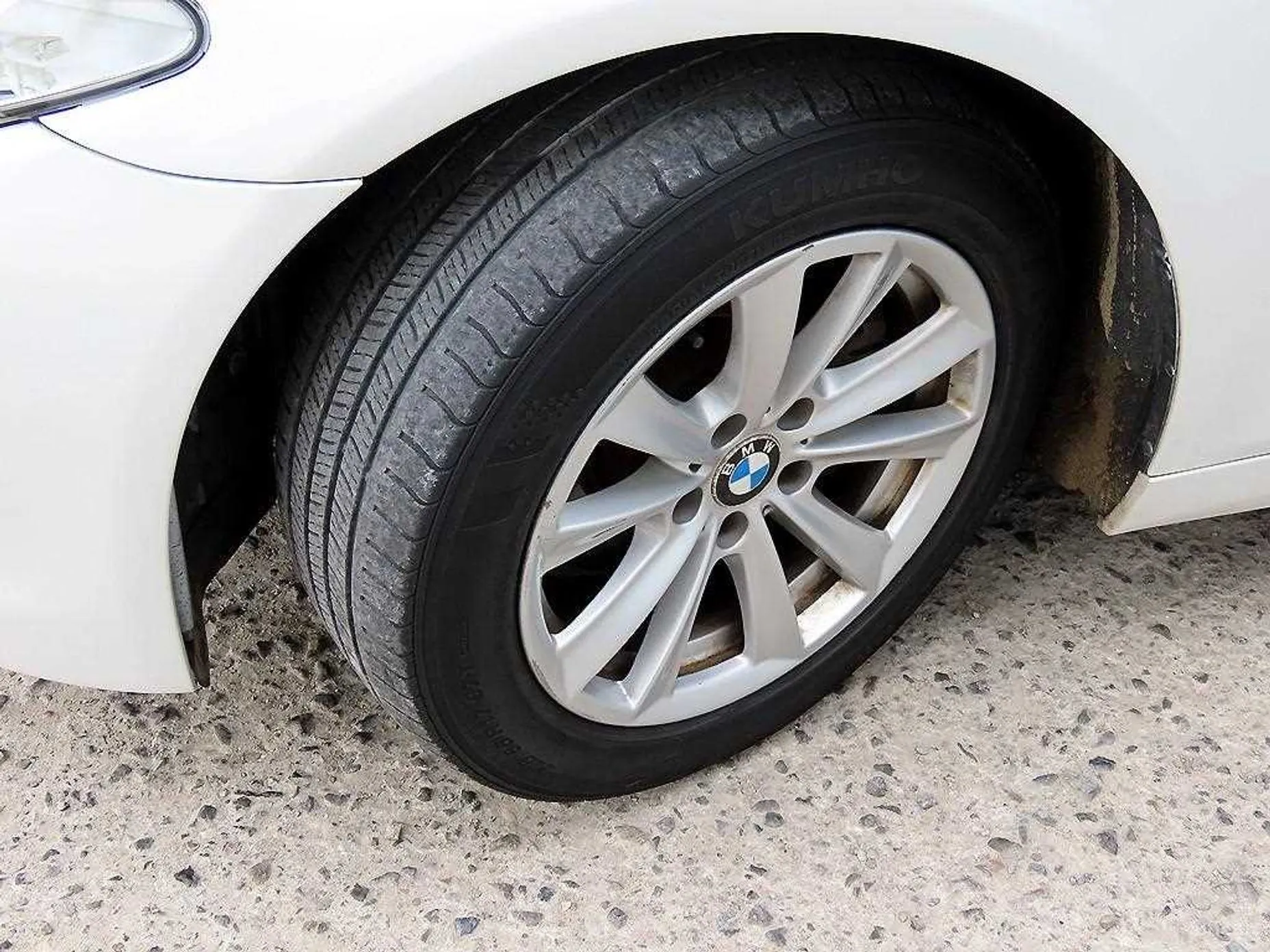 BMW 5 Series (F10) превью 19