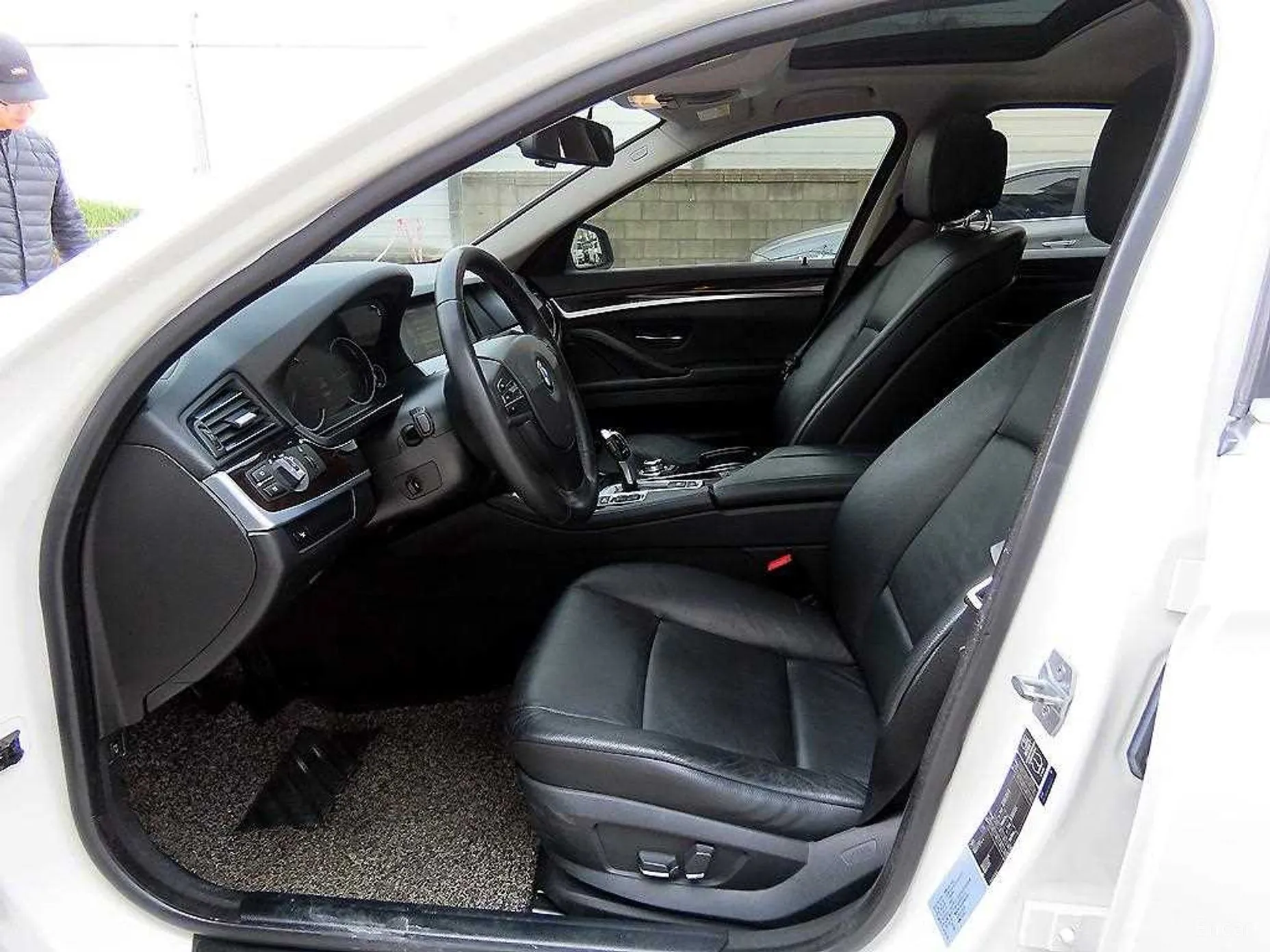 BMW 5 Series (F10) превью 4