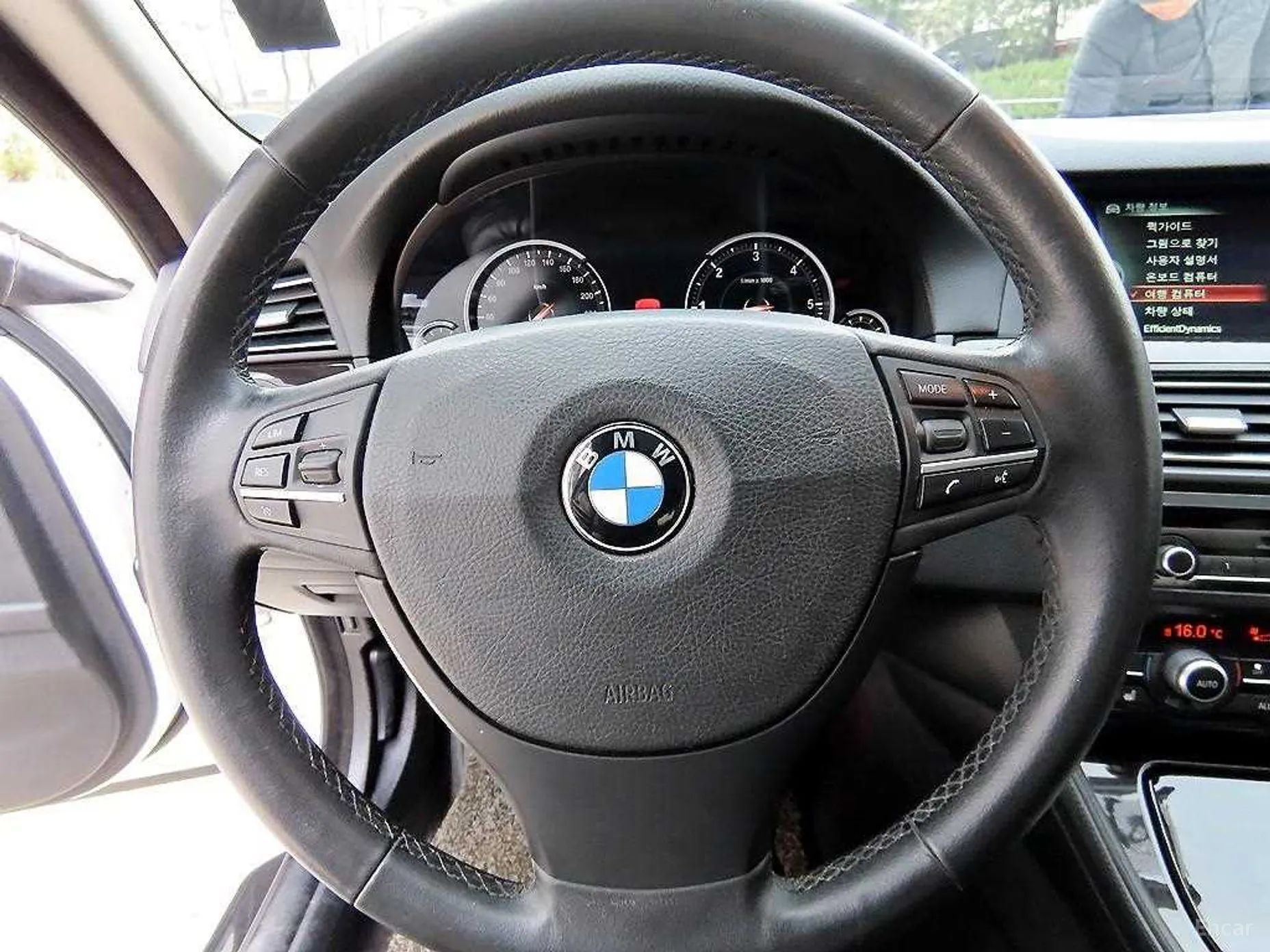BMW 5 Series (F10) превью 7