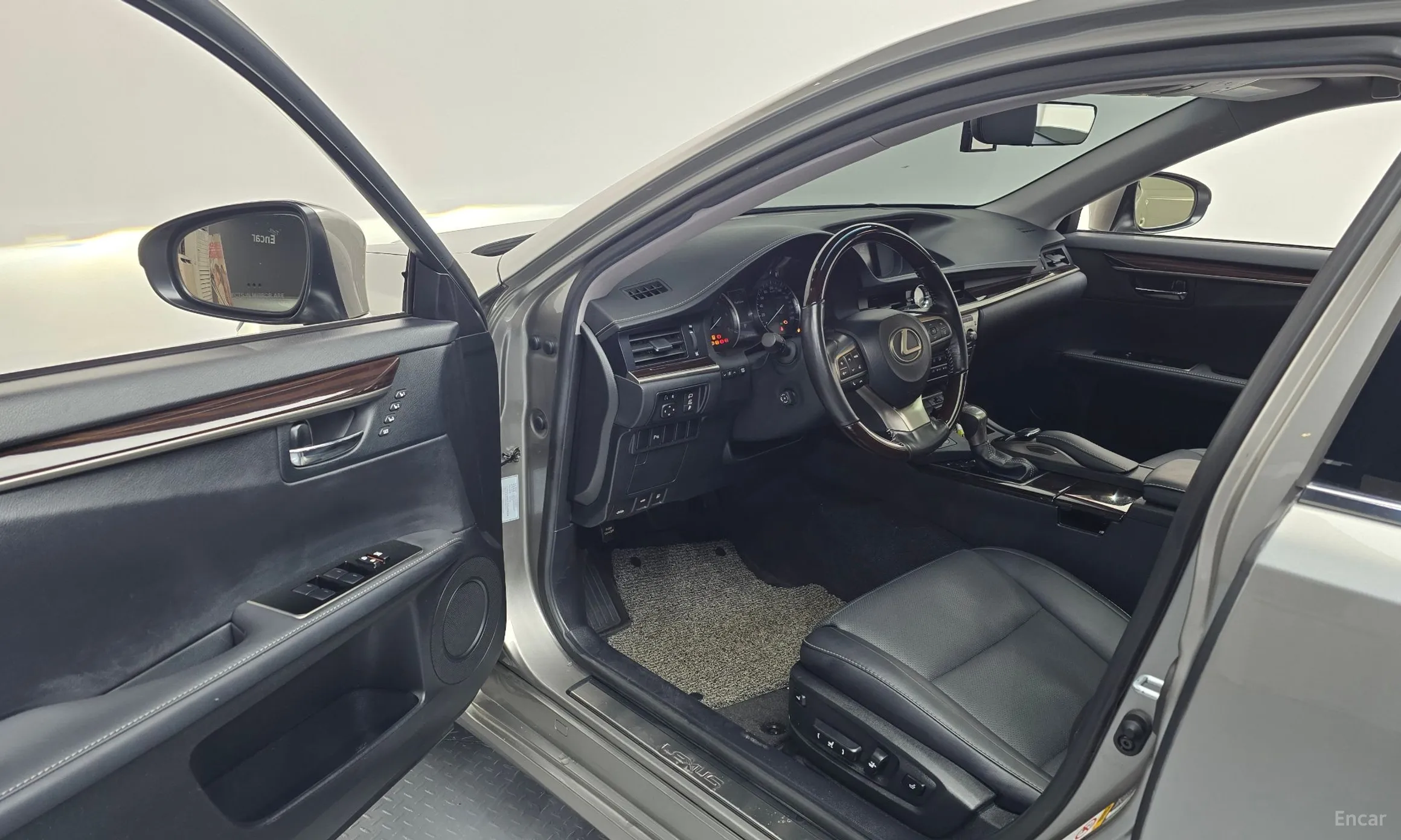 Lexus New ES300h превью 10