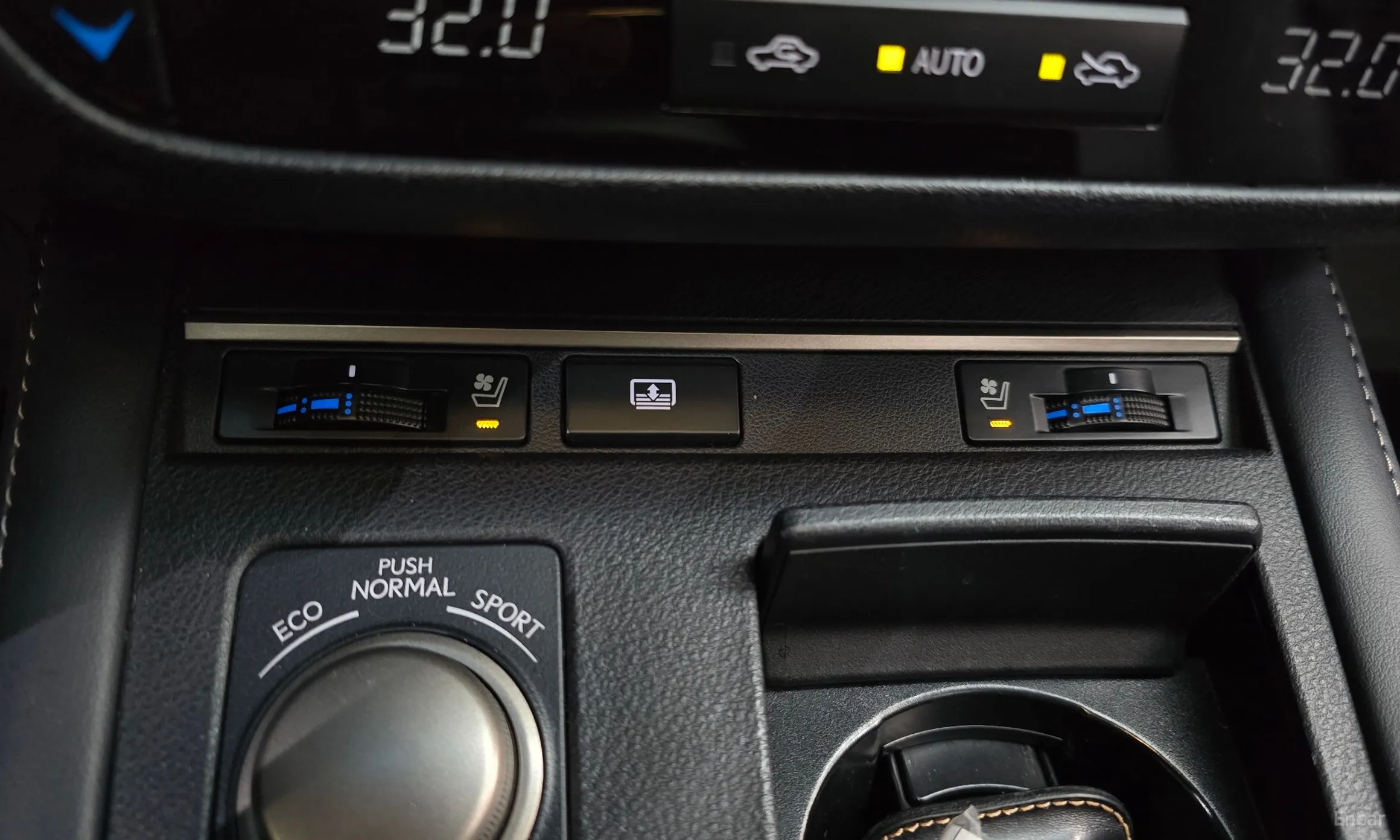Lexus New ES300h превью 18