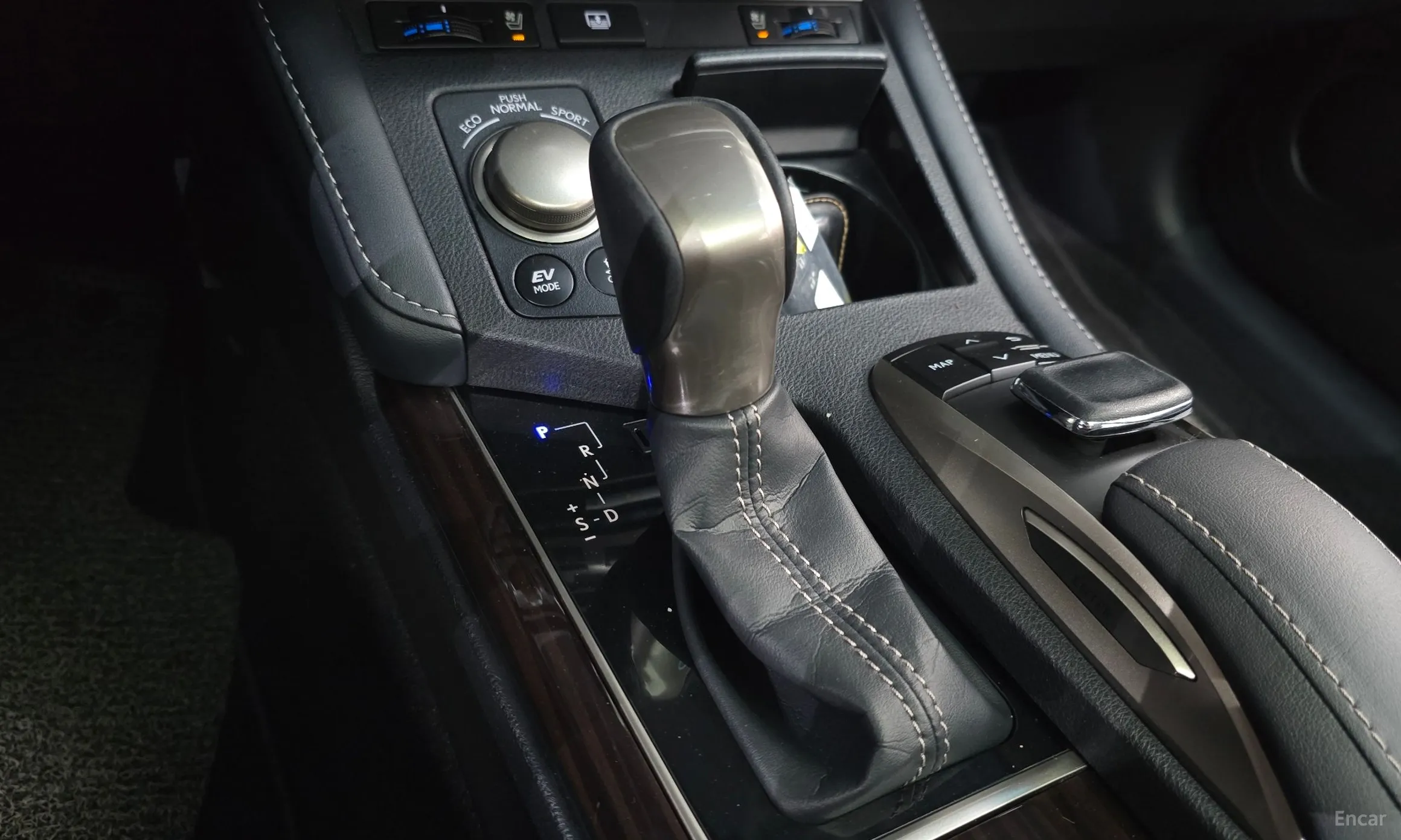 Lexus New ES300h превью 9