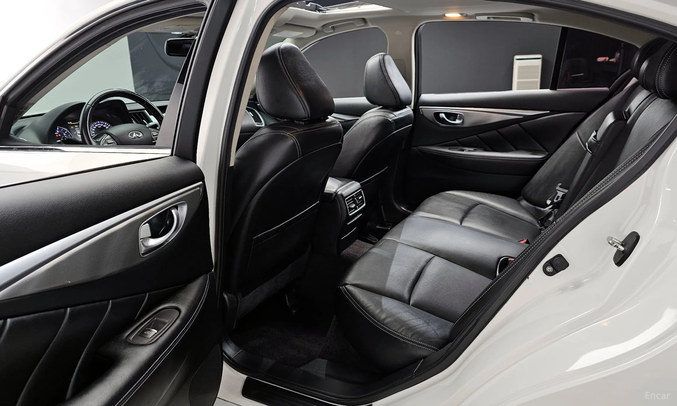 Infiniti Q50 превью 11