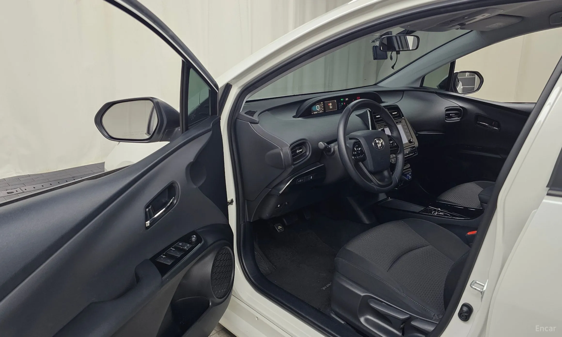 Toyota Prius 4th Generation превью 10