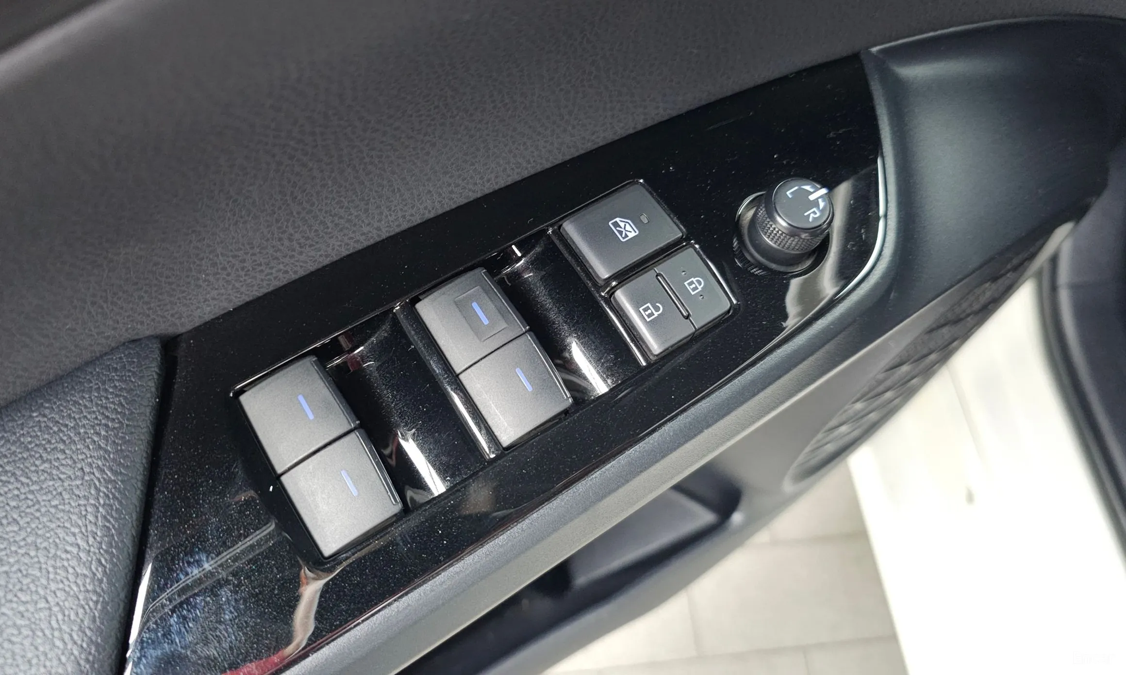 Toyota Prius 4th Generation превью 13