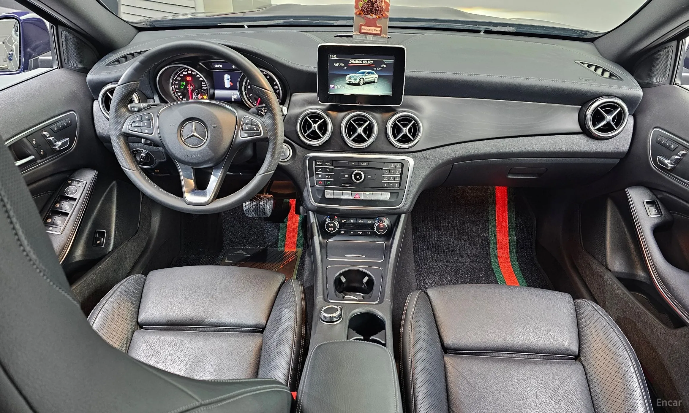 Mercedes Benz GLA-Class X156 превью 7