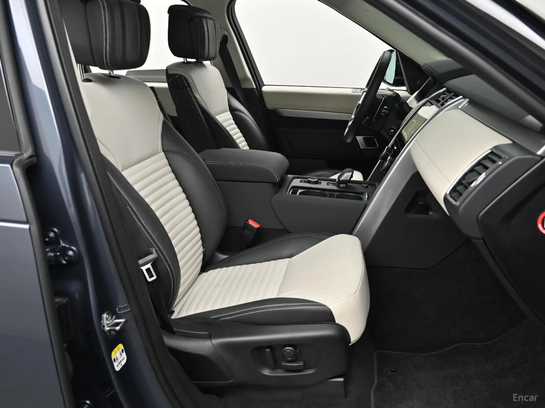 Land Rover Discovery 5 превью 10