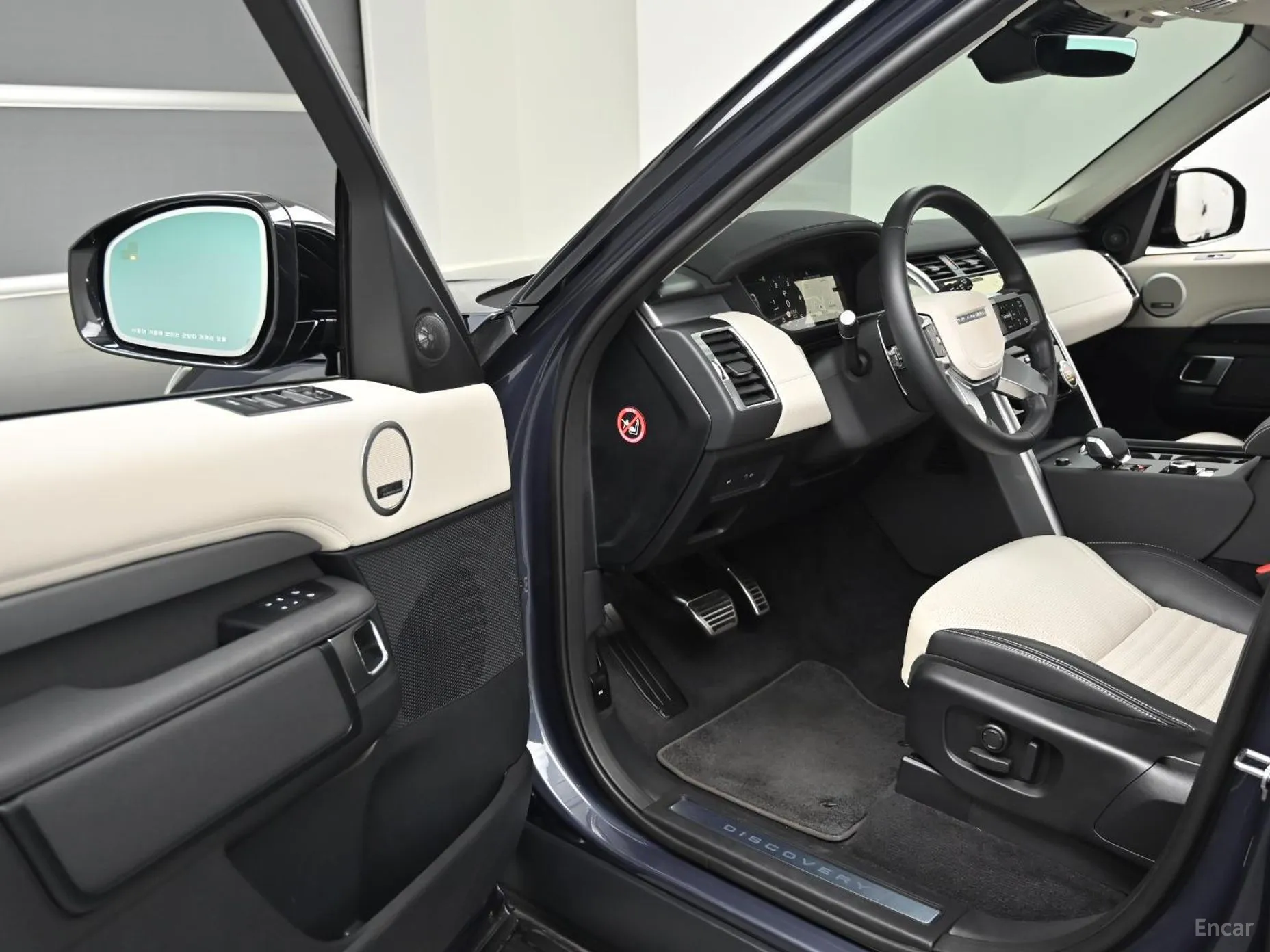 Land Rover Discovery 5 превью 11
