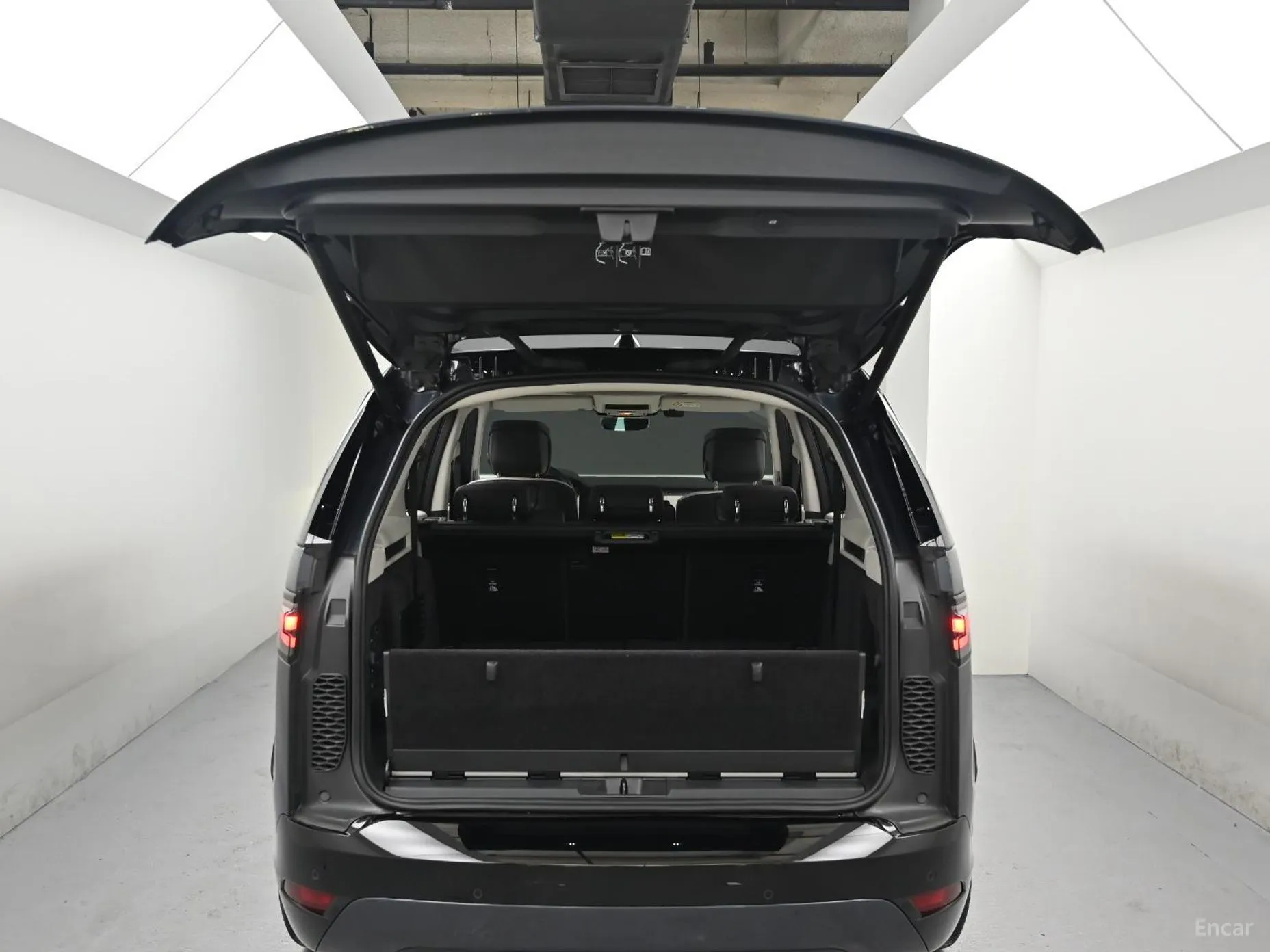 Land Rover Discovery 5 превью 19