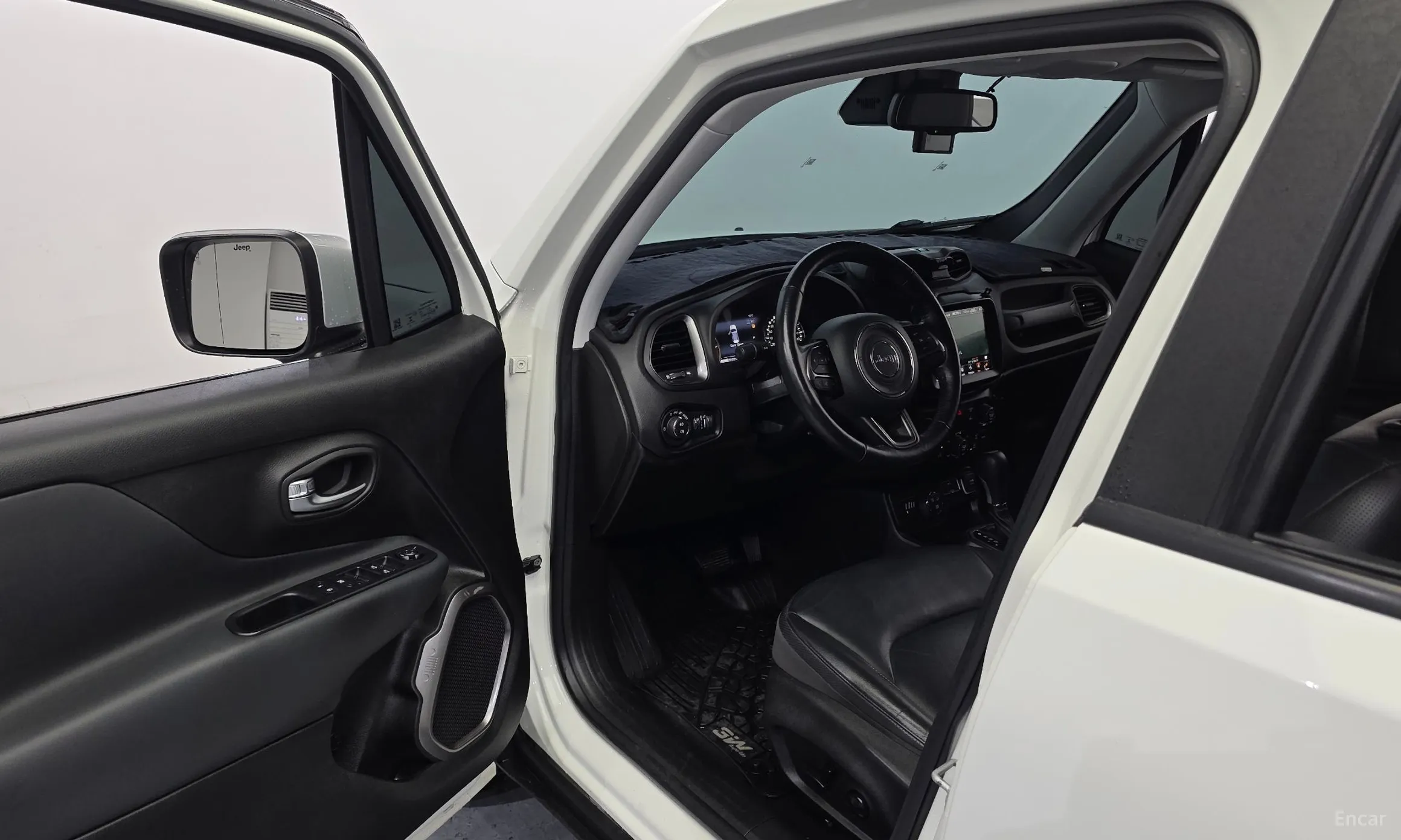 Jeep Renegade превью 10