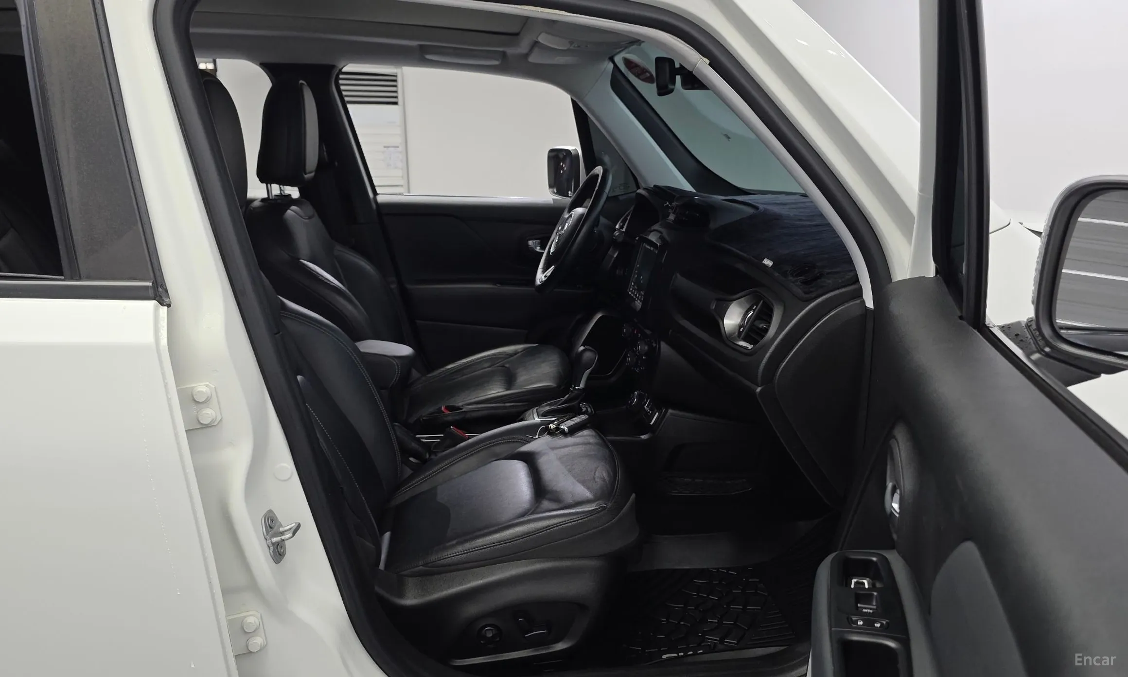 Jeep Renegade превью 12
