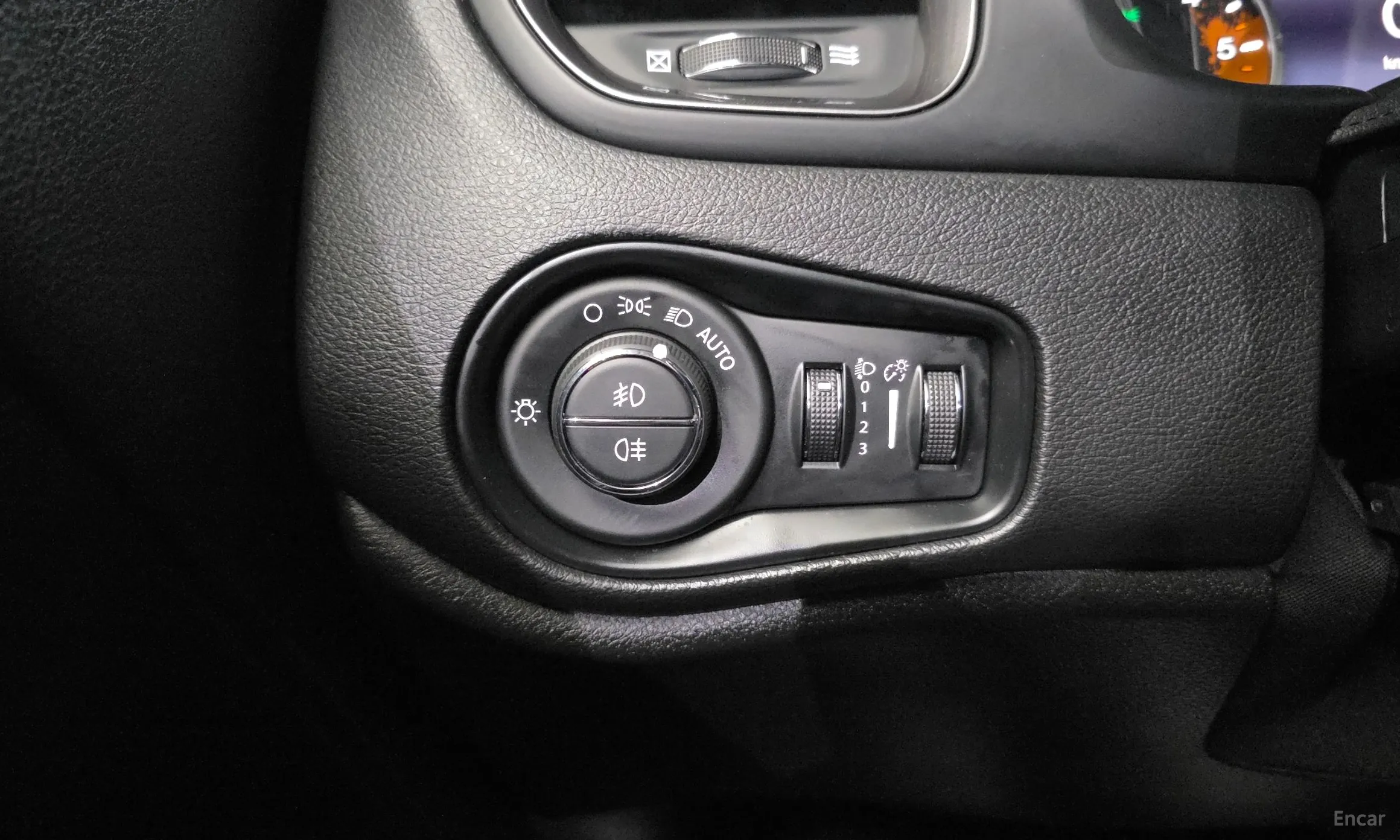 Jeep Renegade превью 14