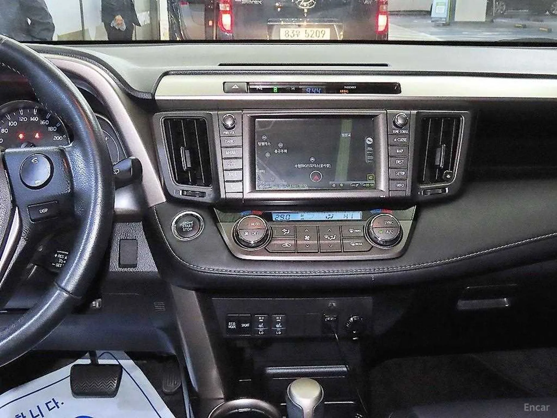 Toyota RAV4 превью 10