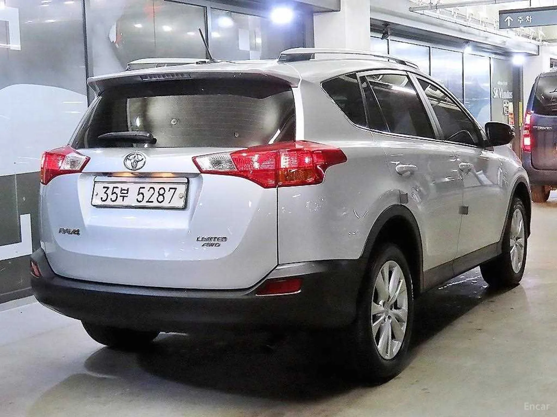 Toyota RAV4 превью 3