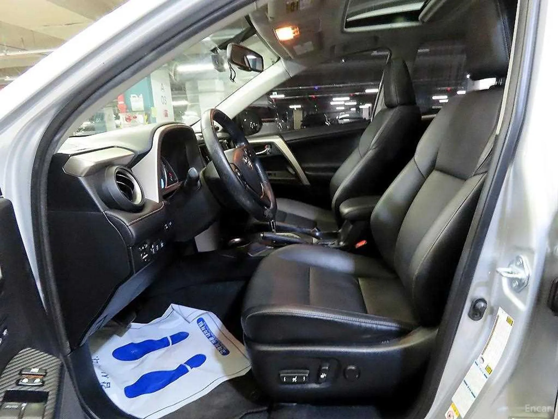 Toyota RAV4 превью 5