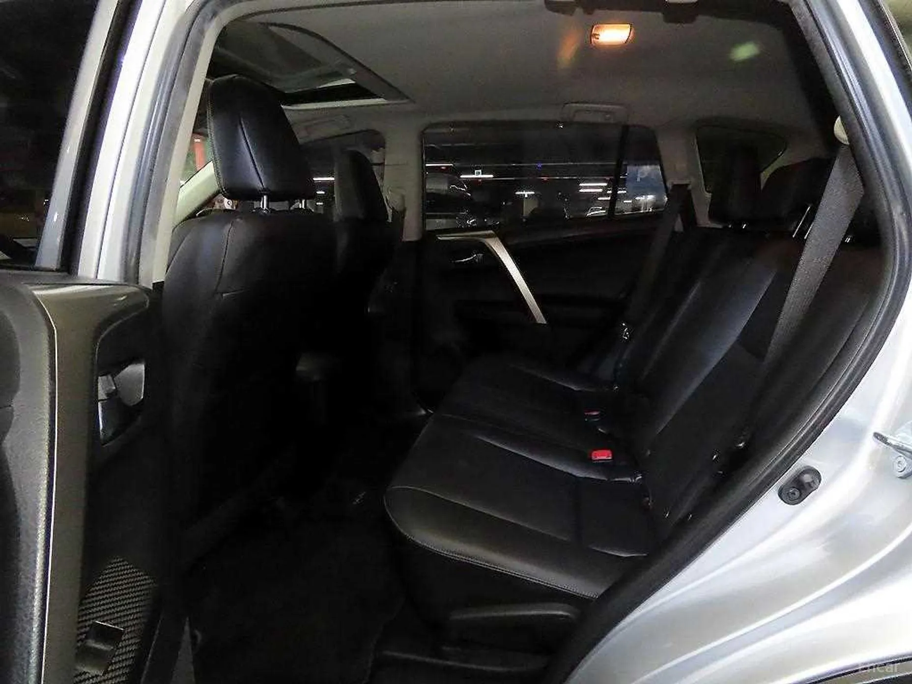 Toyota RAV4 превью 6