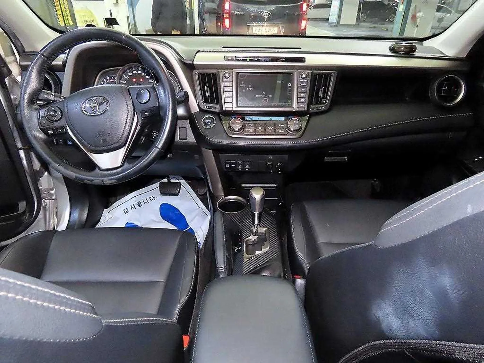 Toyota RAV4 превью 9
