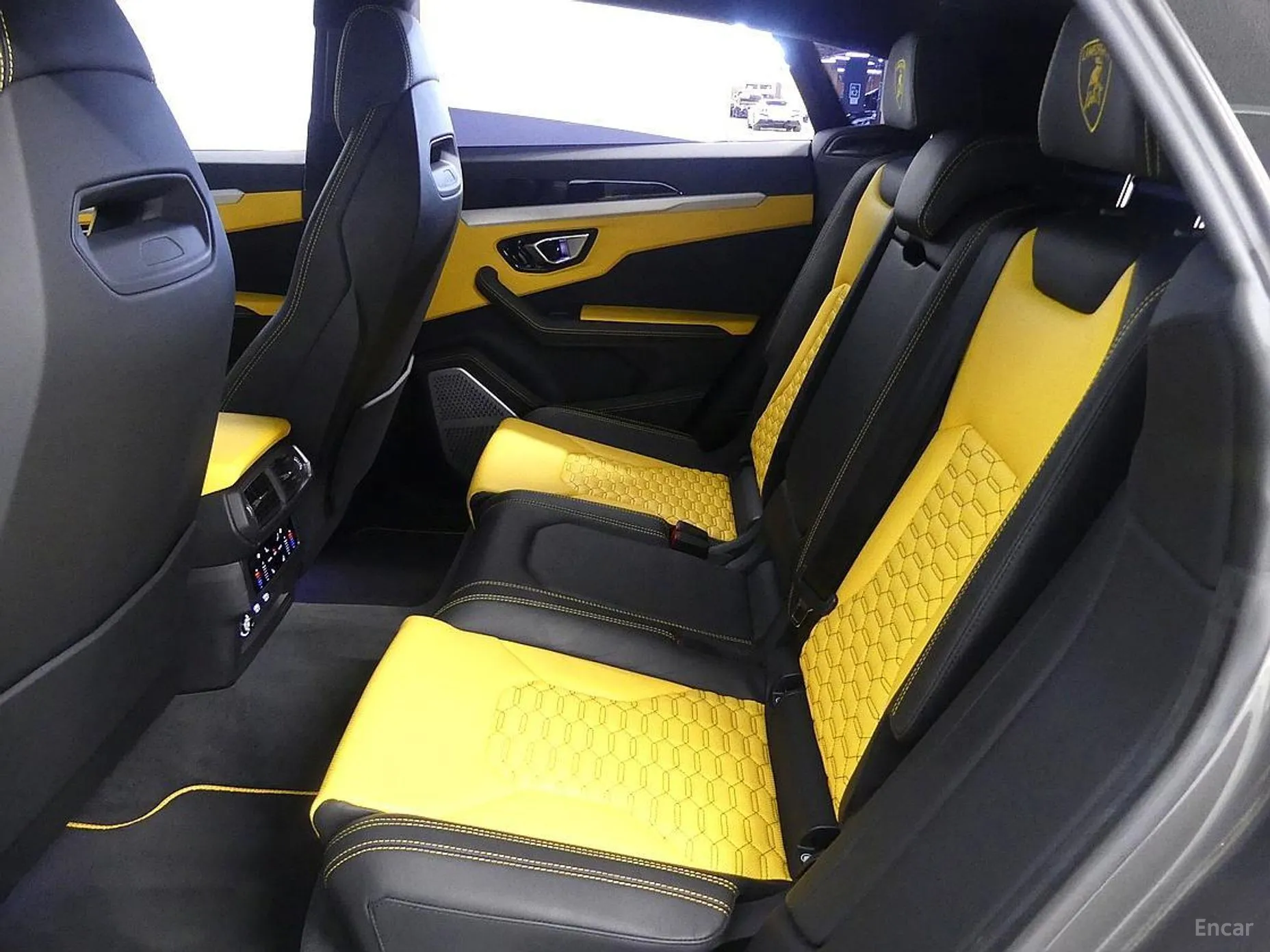 Lamborghini Urus превью 14
