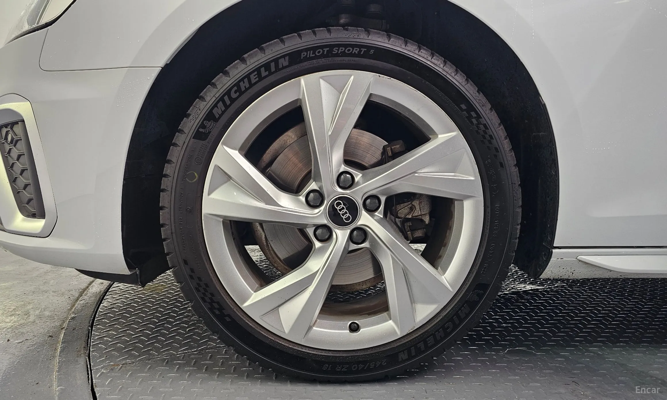 Audi A4 (B9) превью 5