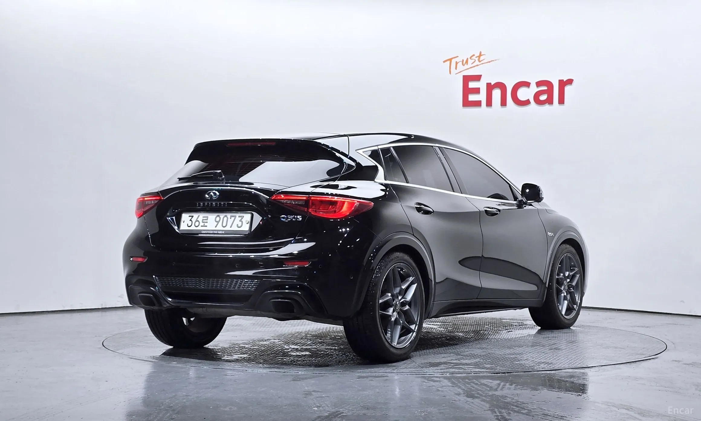 Infiniti Q30
