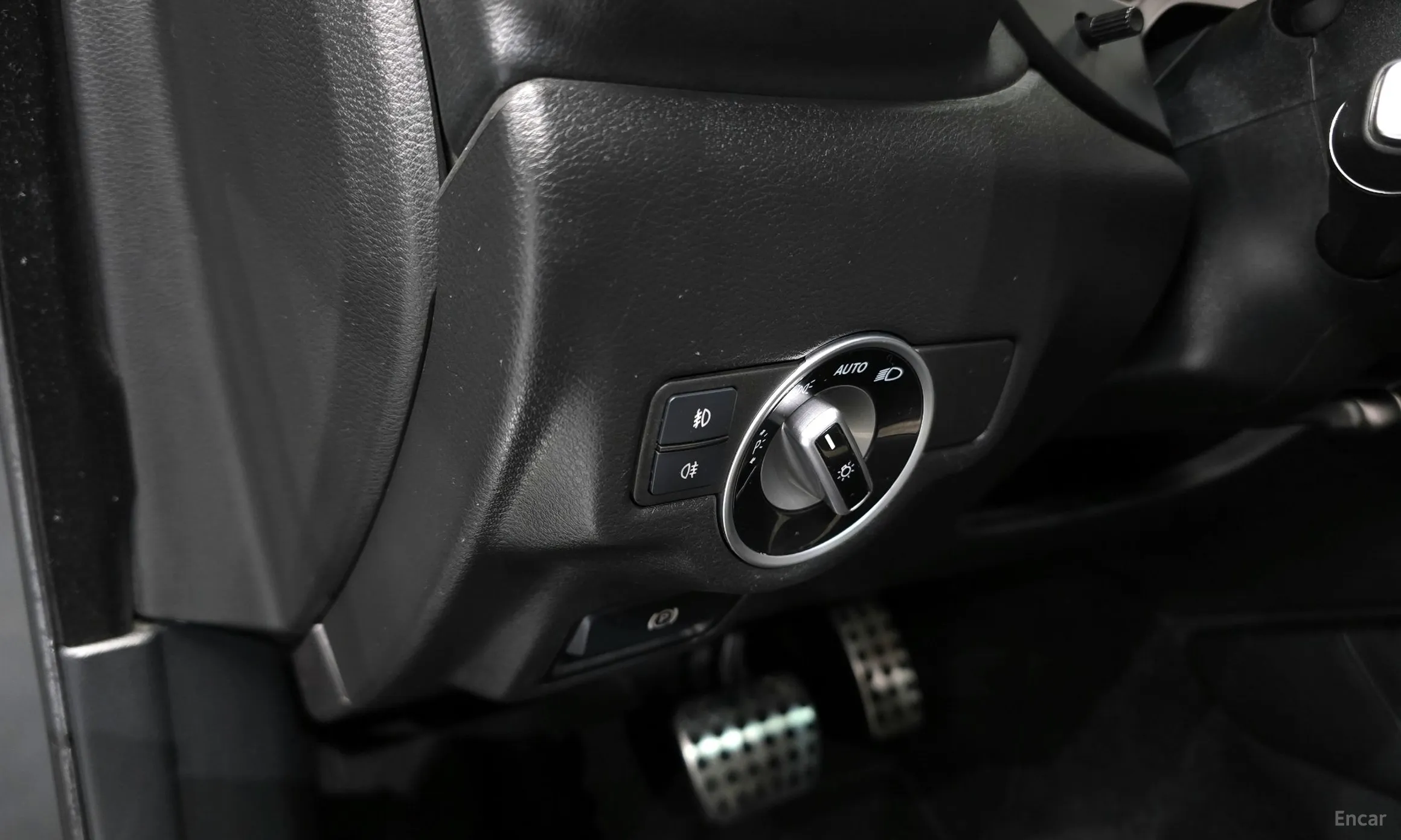 Infiniti Q30 превью 16