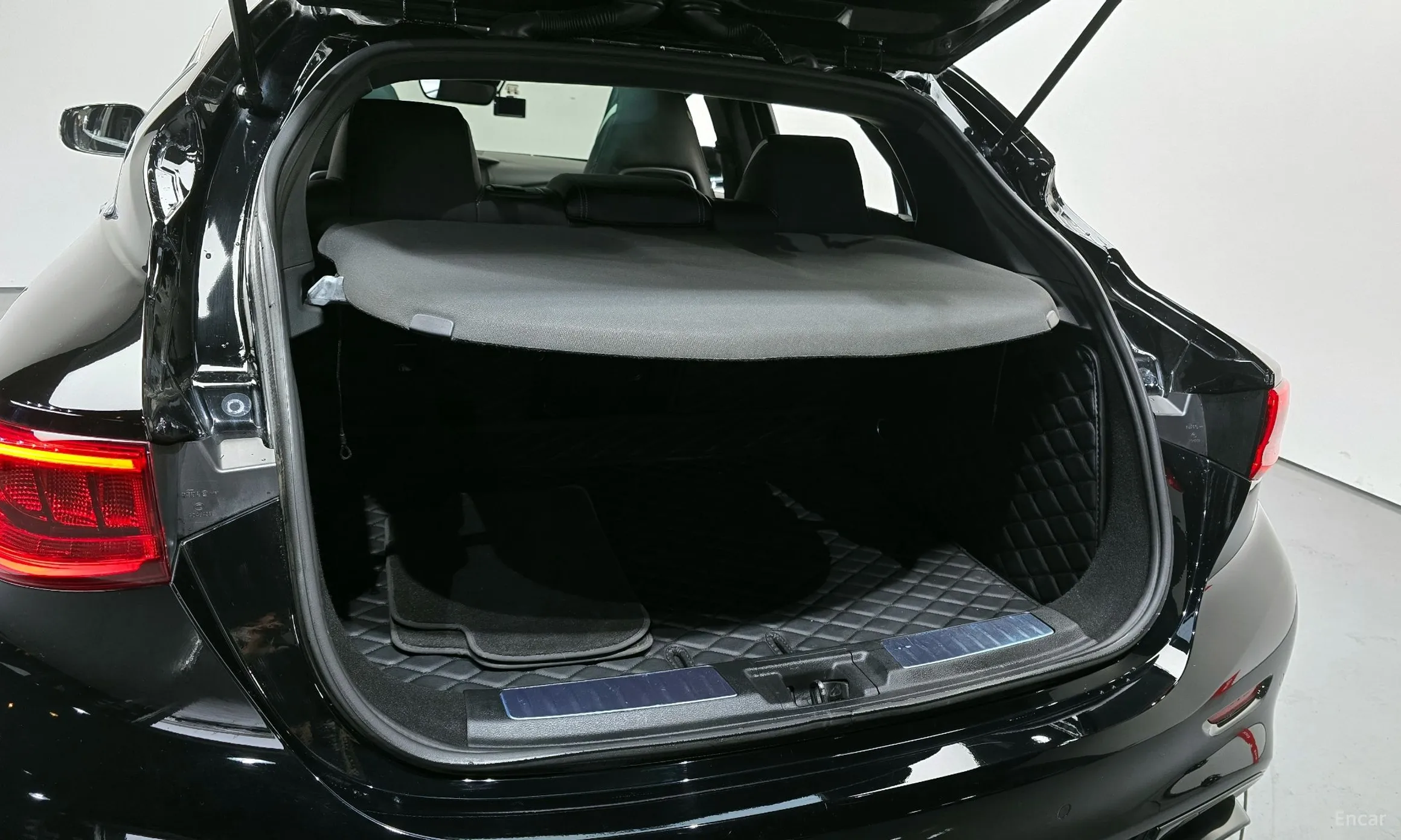 Infiniti Q30 превью 20