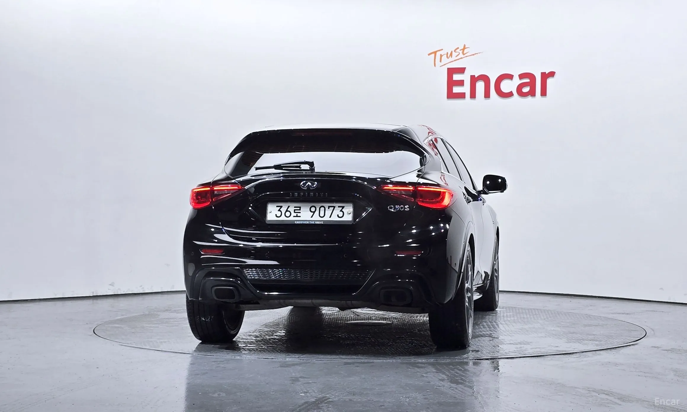 Infiniti Q30 превью 4