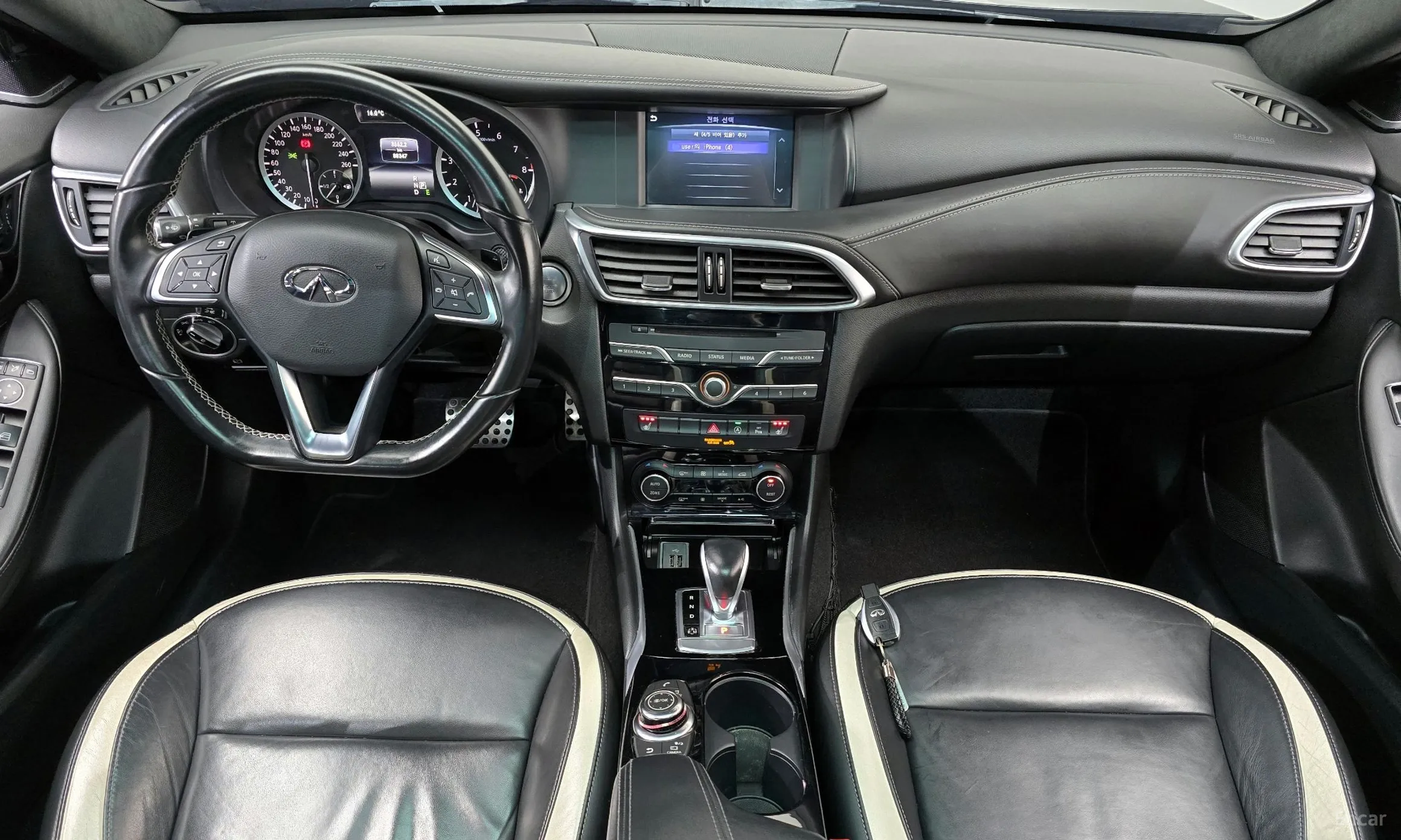 Infiniti Q30 превью 7