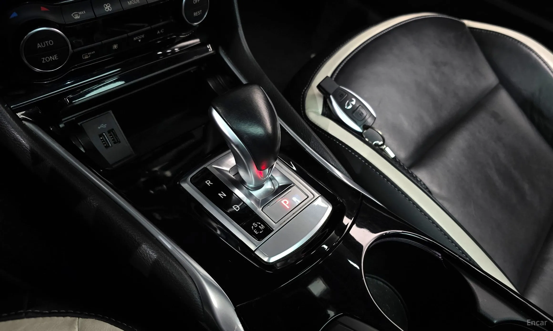 Infiniti Q30 превью 9