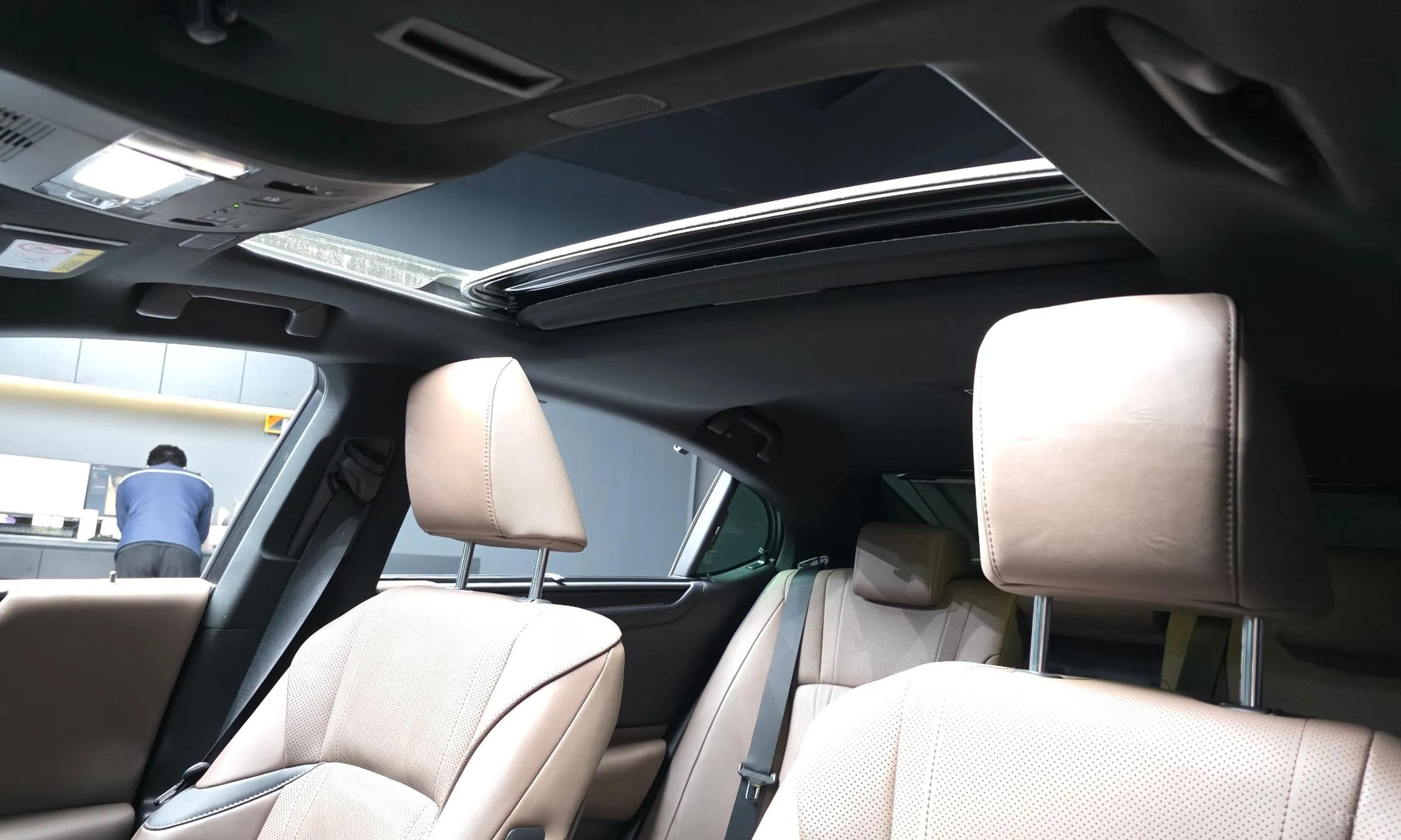 Lexus ES300h 7th Generation превью 18