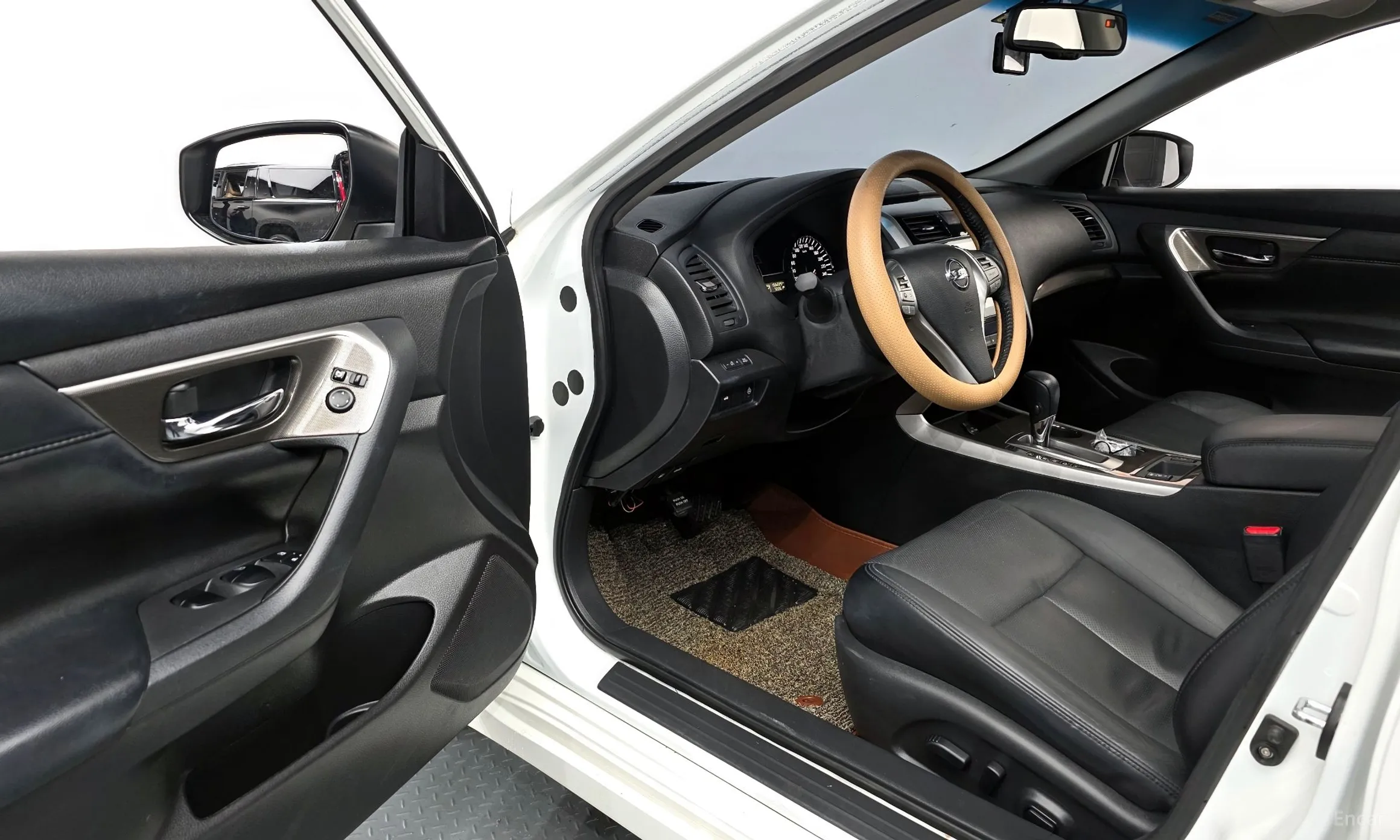 Nissan Altima превью 10
