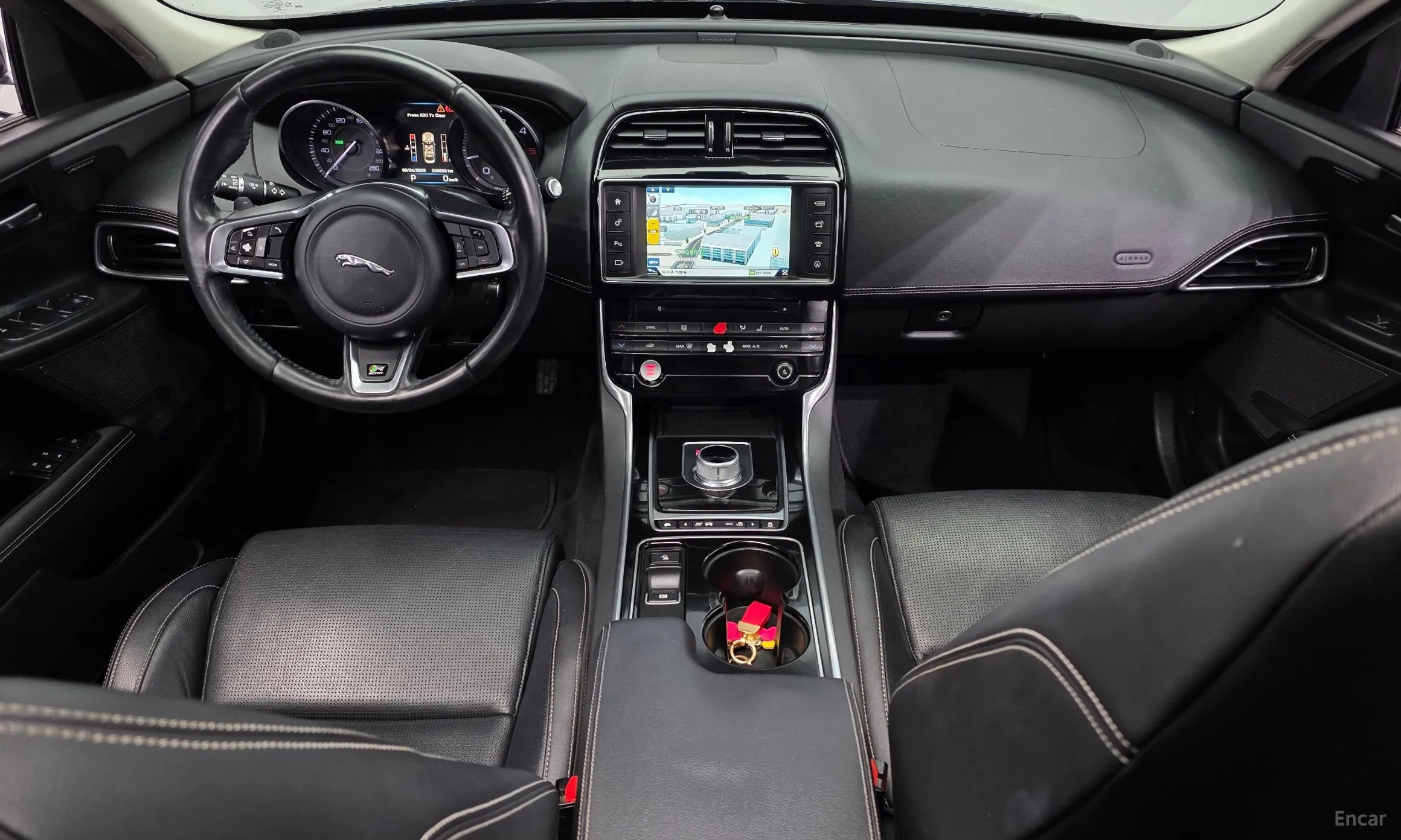 Jaguar XE превью 7