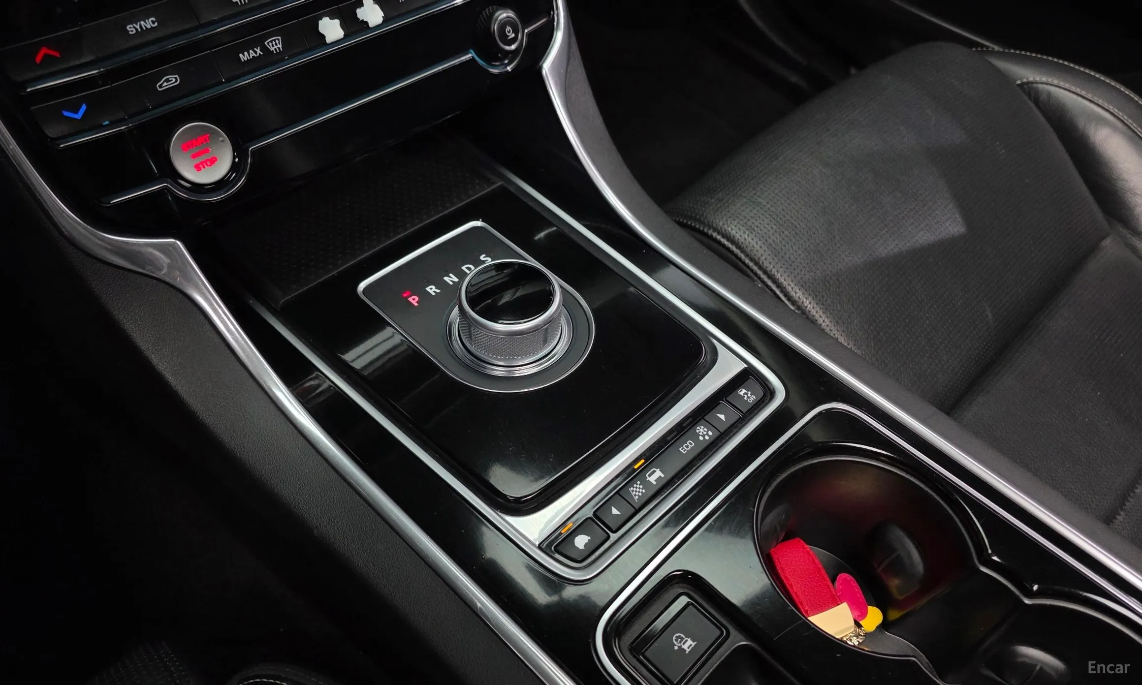 Jaguar XE превью 9