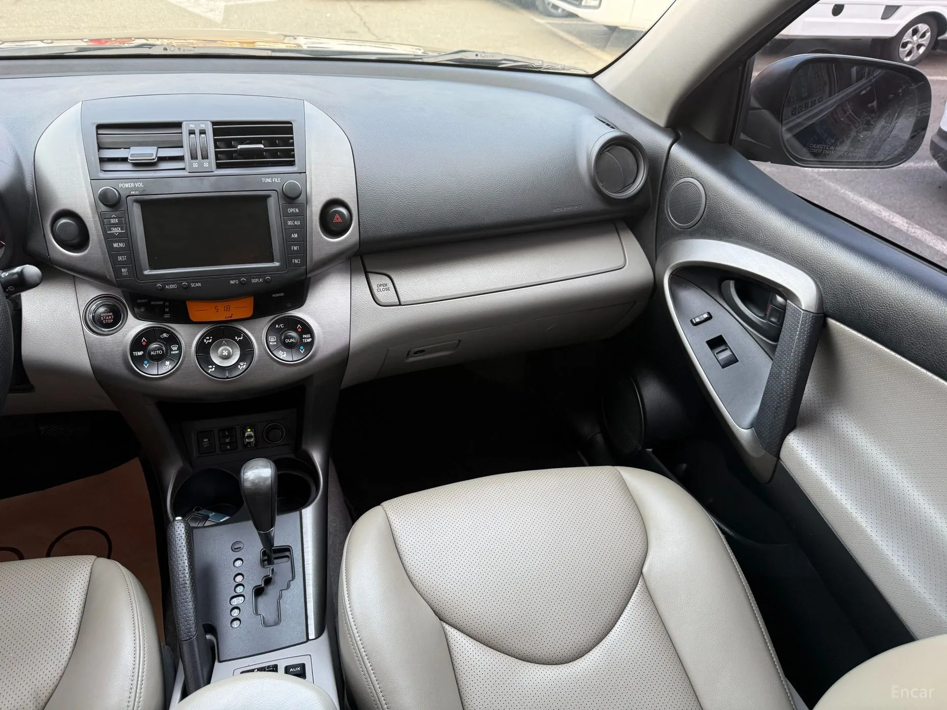 Toyota RAV4 превью 11