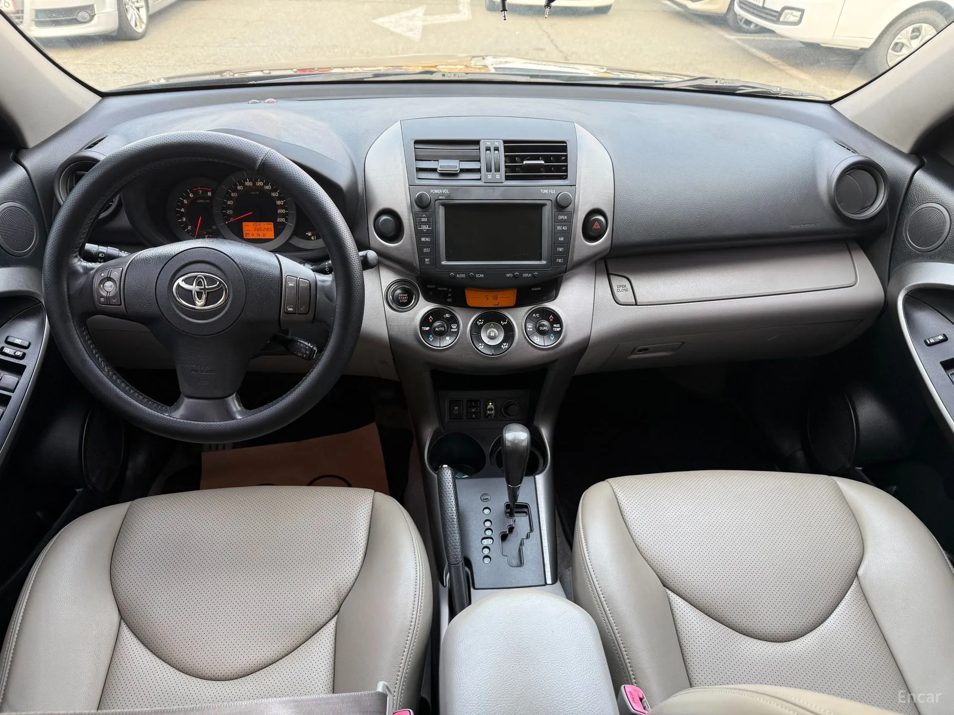 Toyota RAV4 превью 9