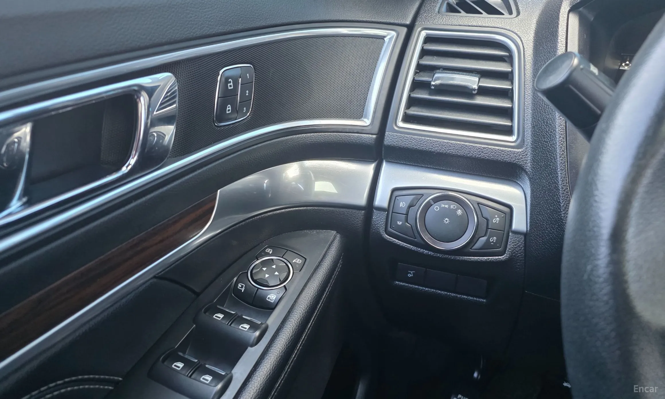 Ford Explorer превью 13