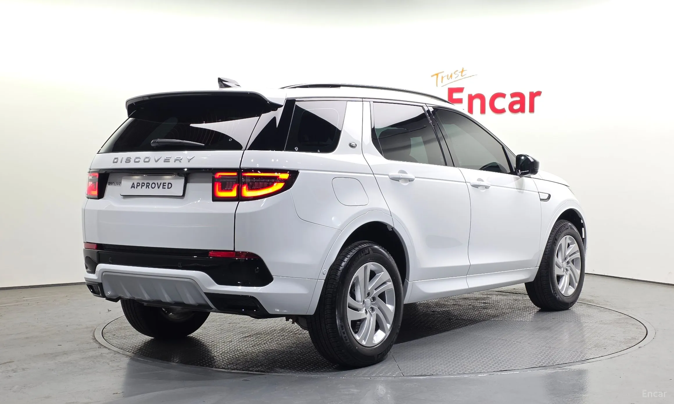Land Rover Discovery Sports превью 2