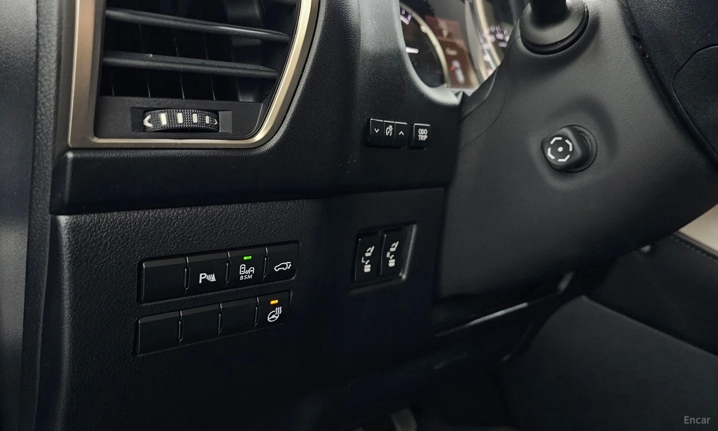 Lexus NX300h превью 15