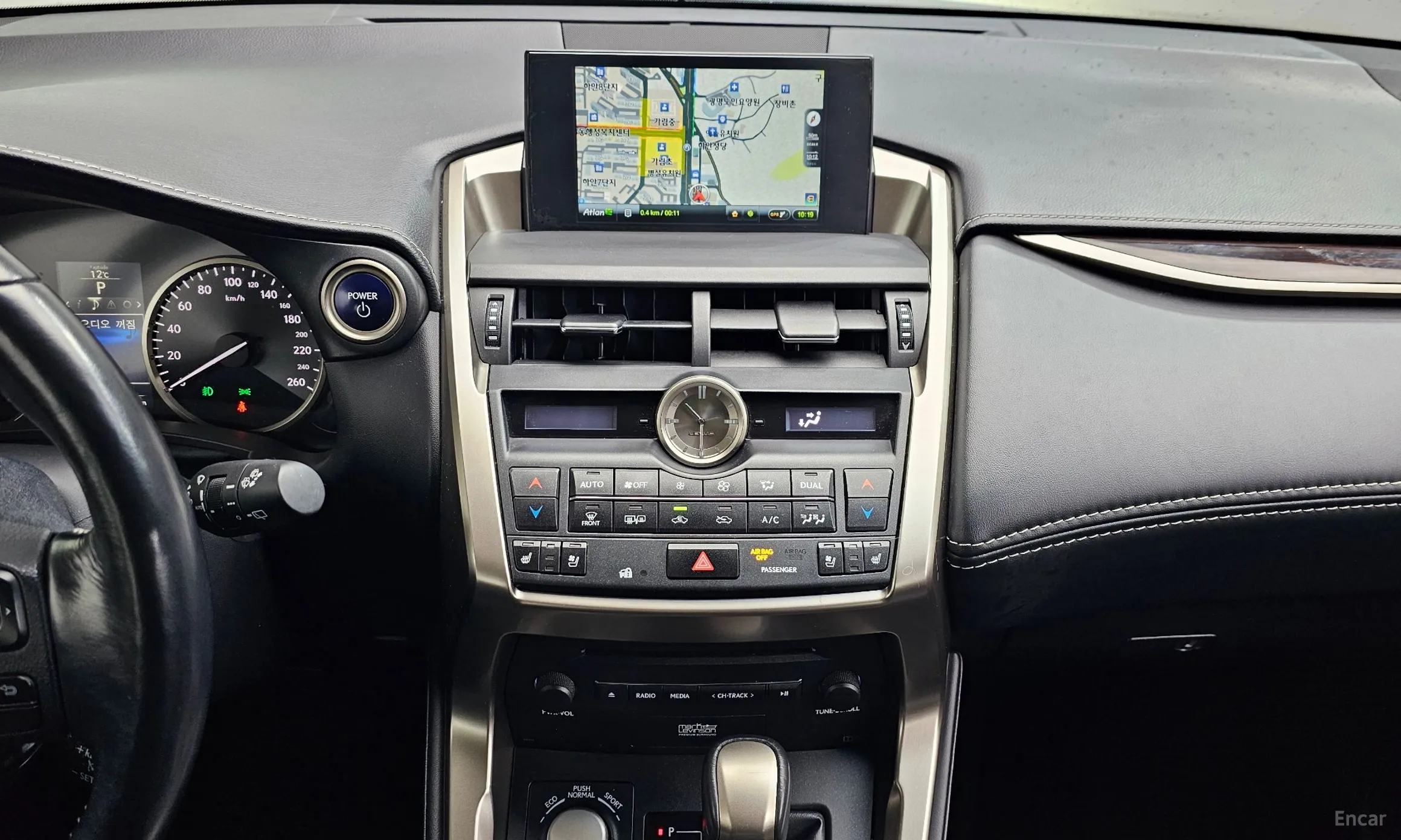 Lexus NX300h превью 16