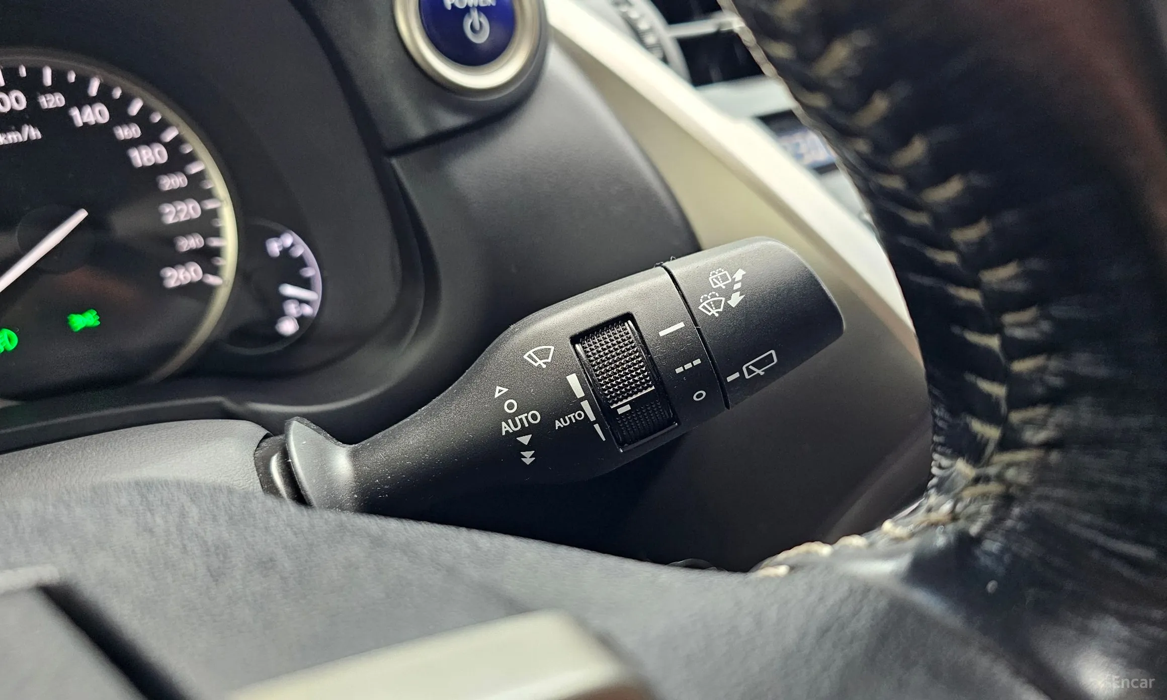 Lexus NX300h превью 19
