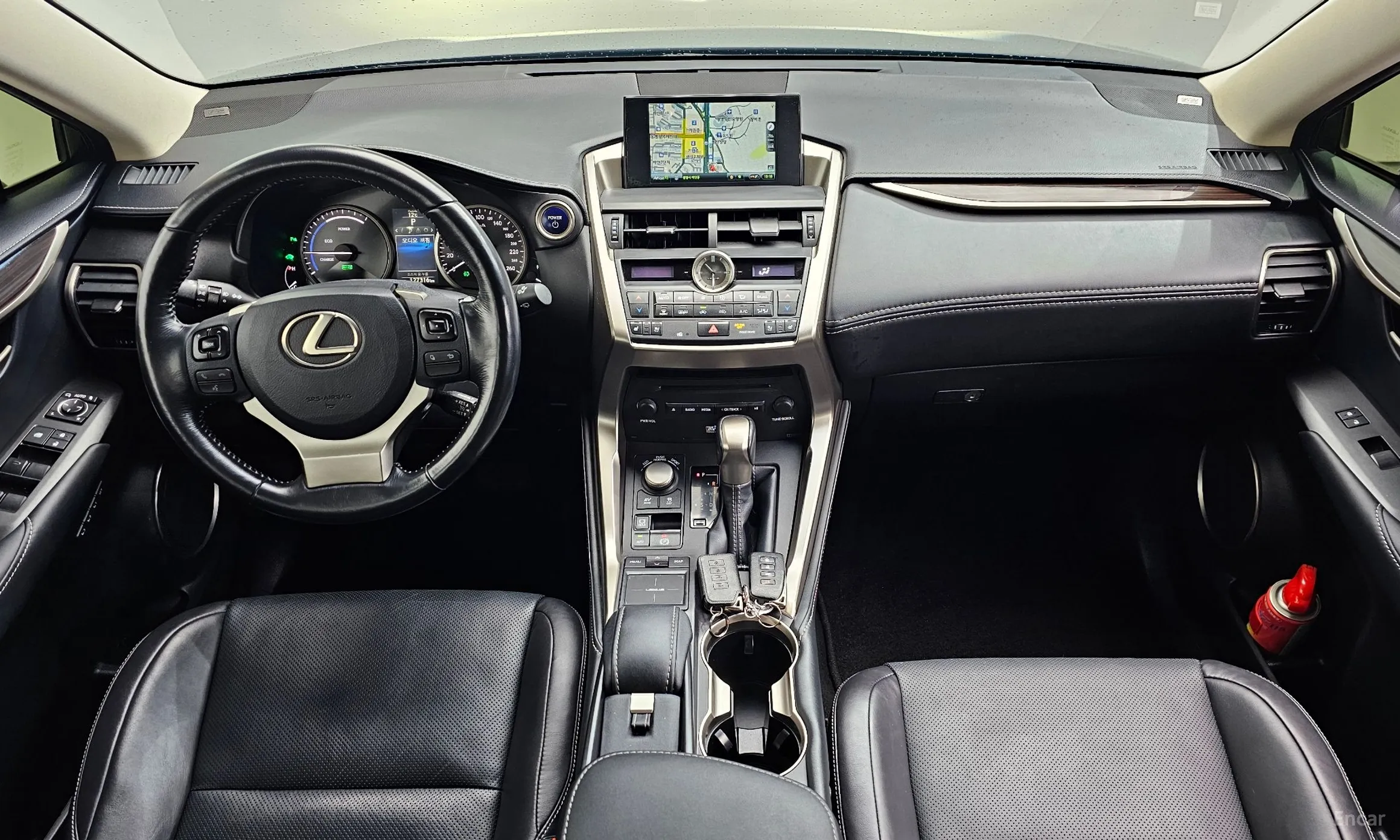 Lexus NX300h превью 7