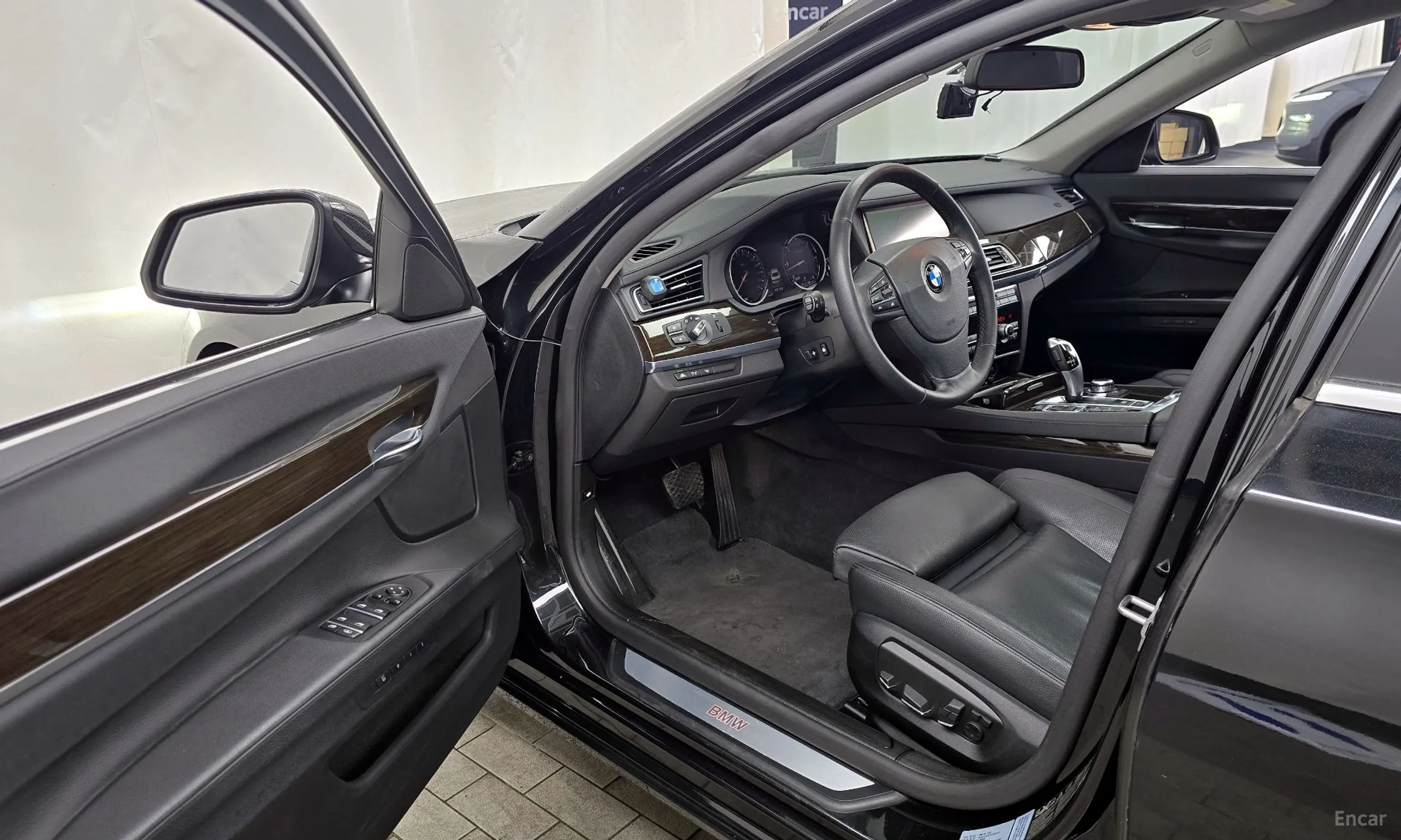 BMW 7 Series (F01) превью 10