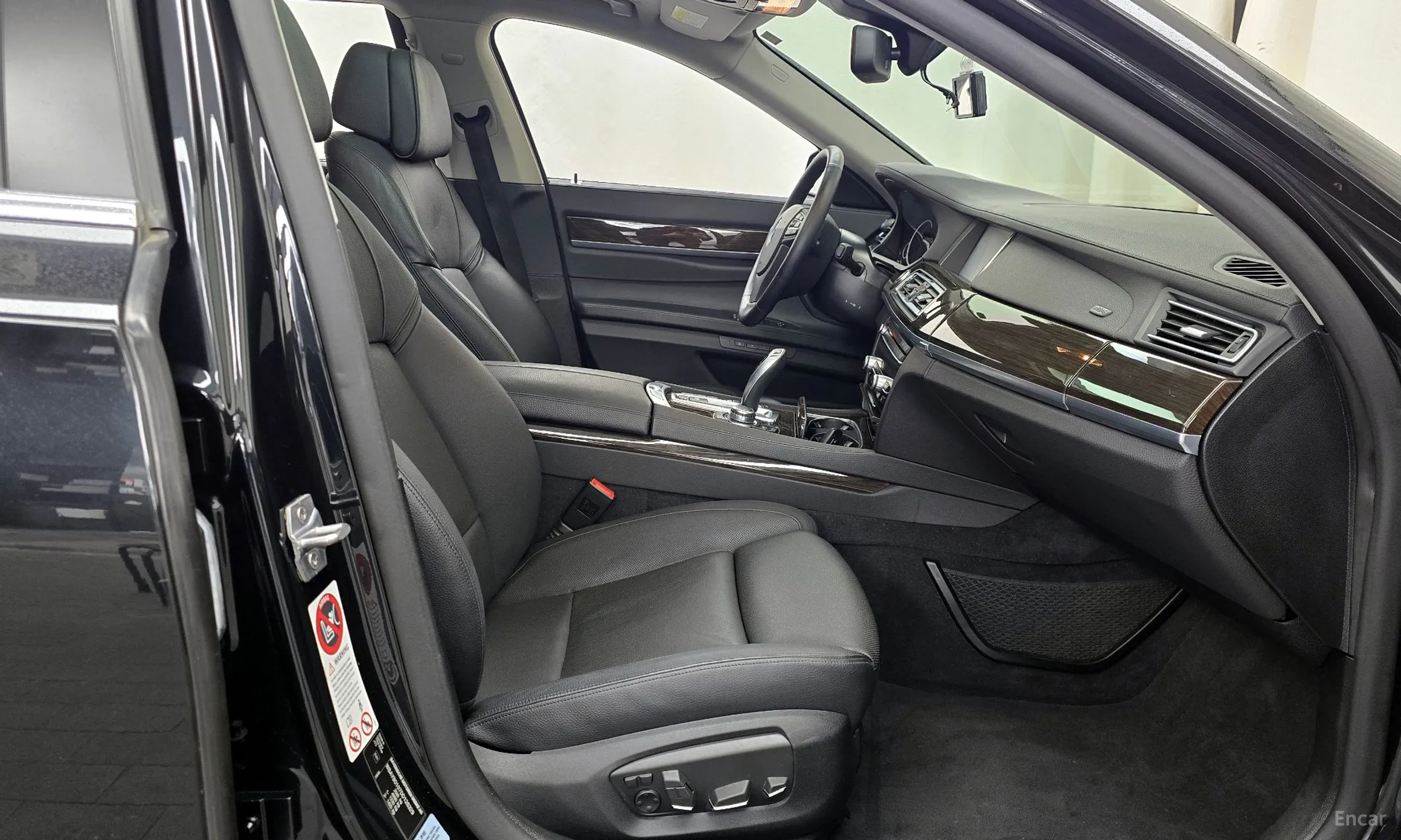 BMW 7 Series (F01) превью 11
