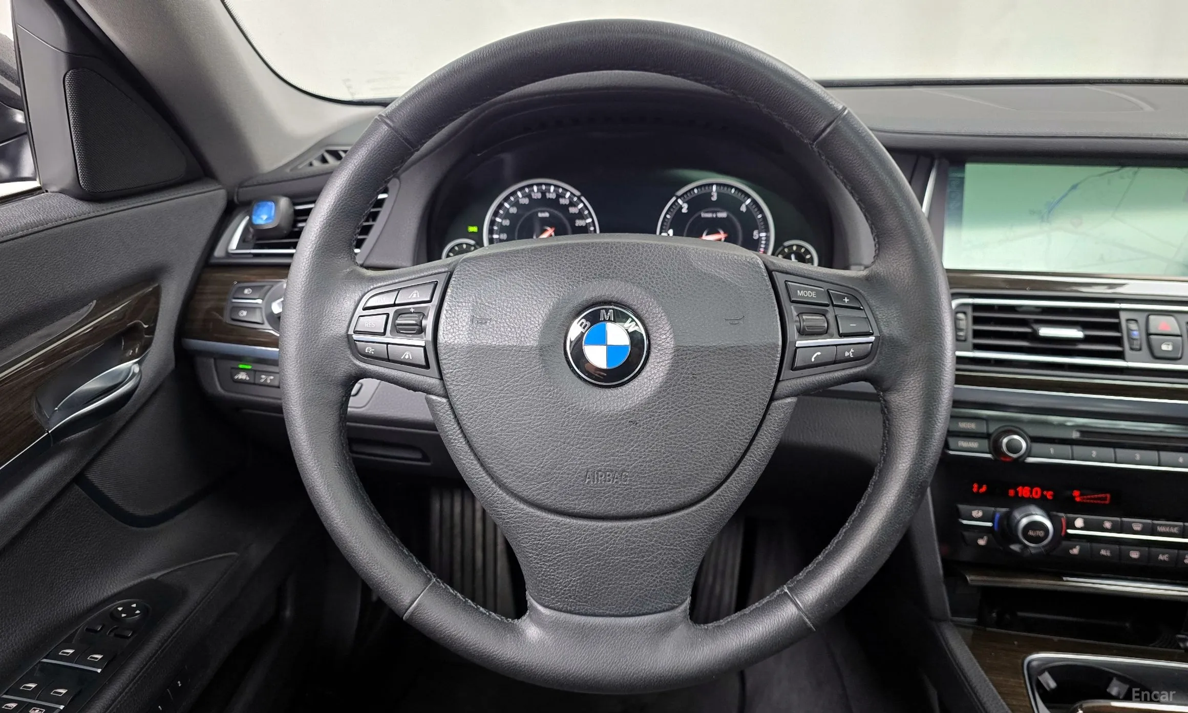 BMW 7 Series (F01) превью 13