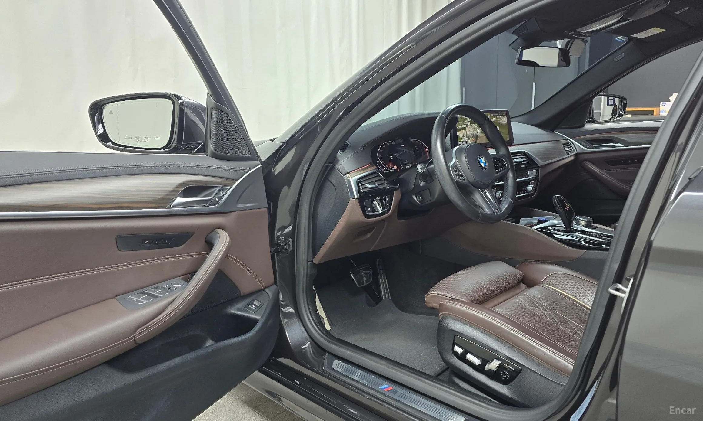 BMW 5 Series (G30) превью 10