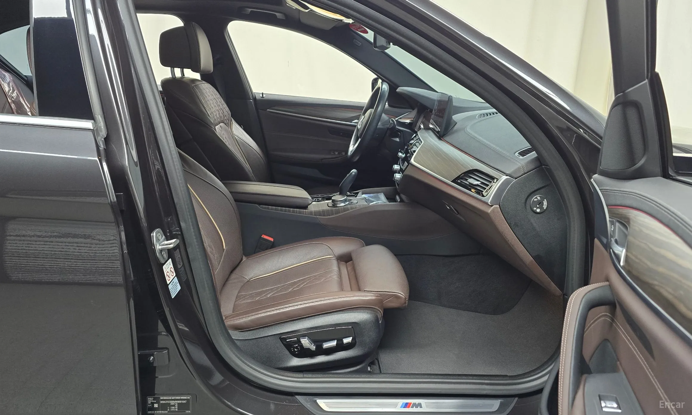 BMW 5 Series (G30) превью 11