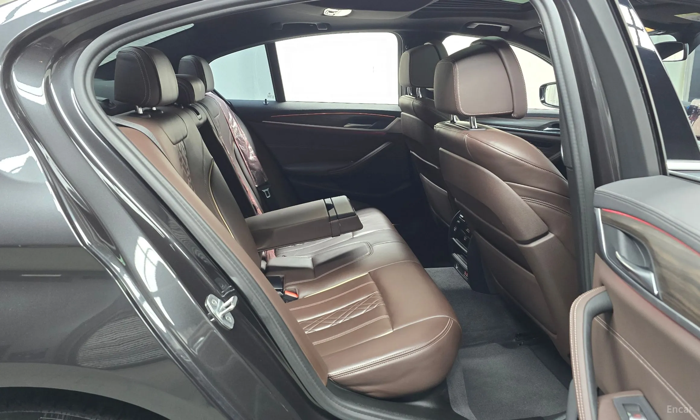 BMW 5 Series (G30) превью 12