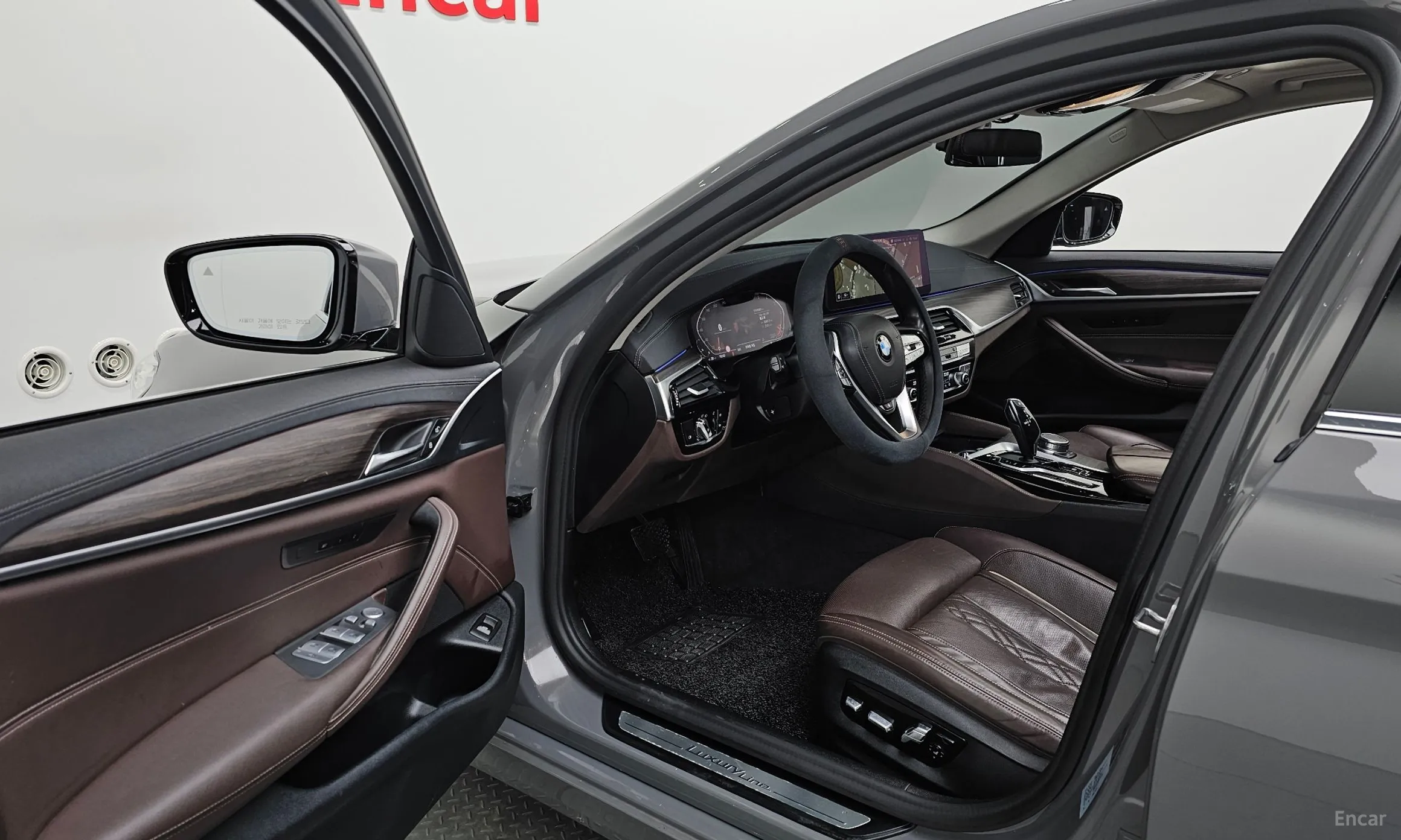 BMW 5 Series (G30) превью 10